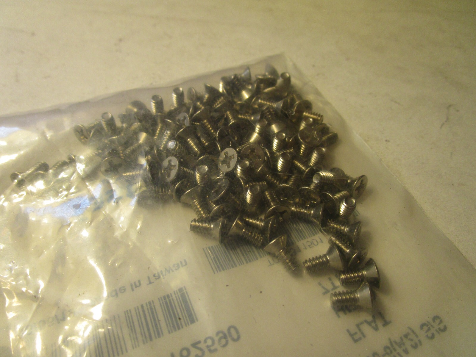 #6-32 x 5/16″ Phillips Flat Head 18-8 Stainless Steel Machine Screw QTY 100