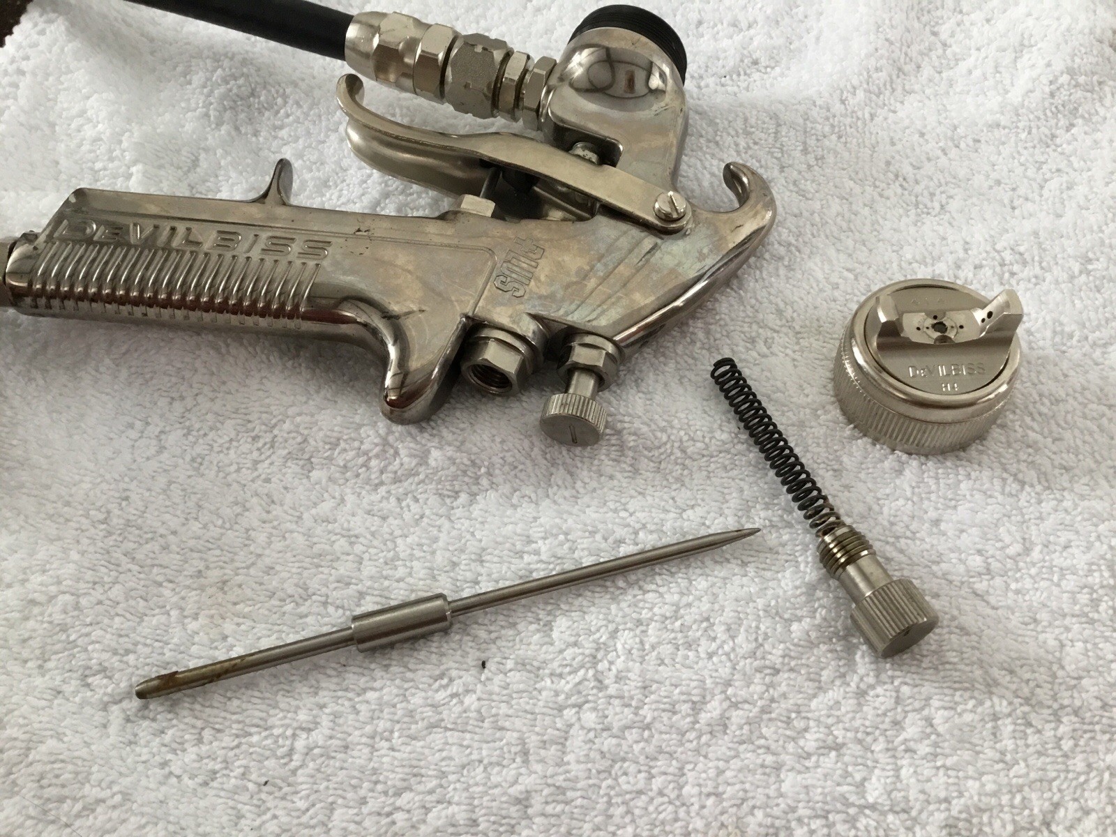 DeViliss PLUS (j-04) HVLP spray gun w/ SG2 BINKS Model 80-350 pressure pot NICE