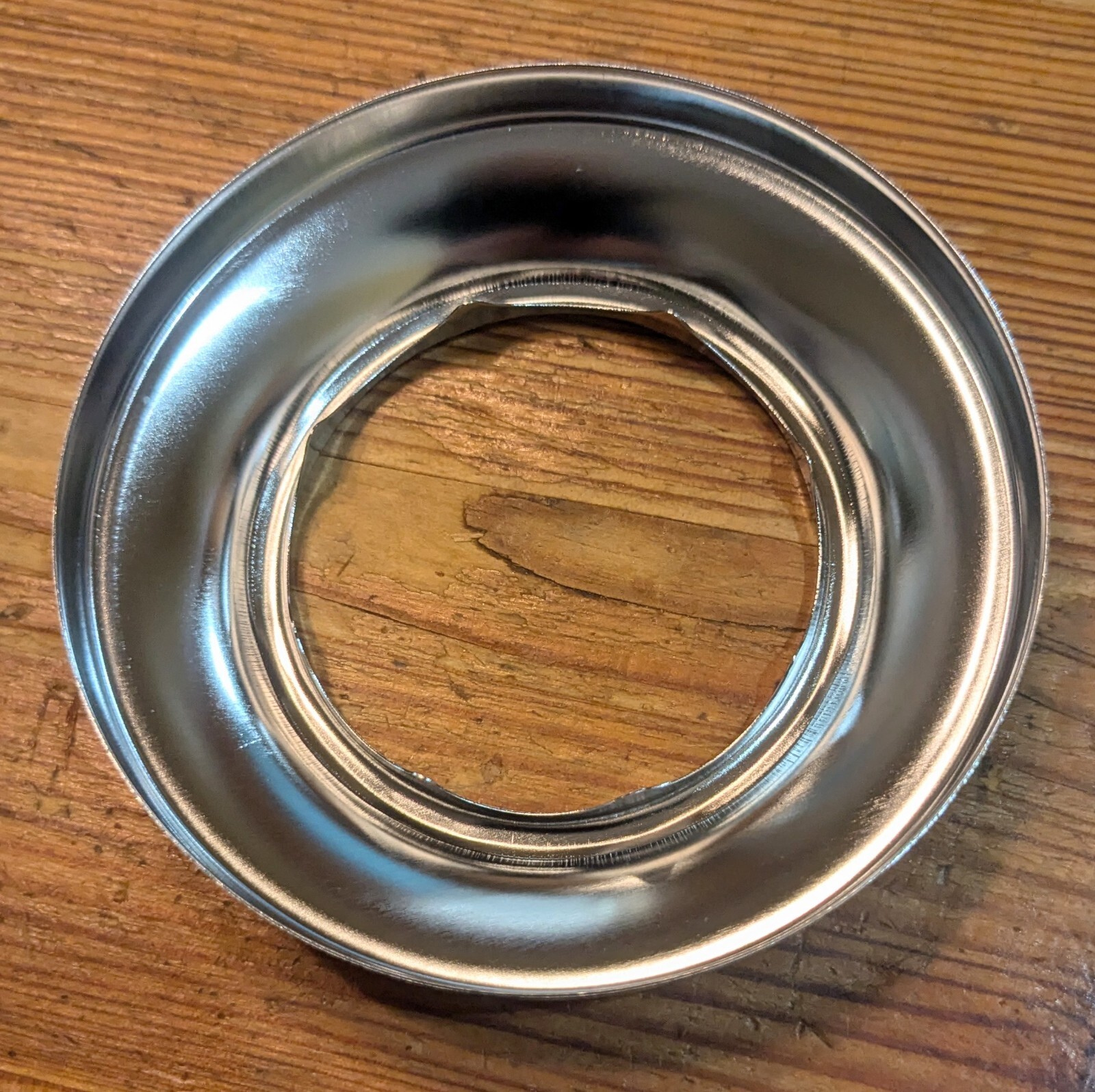 1 1/2″ Iron Pipe Escutcheon Flange Chrome Plated Metal Decorative Flange