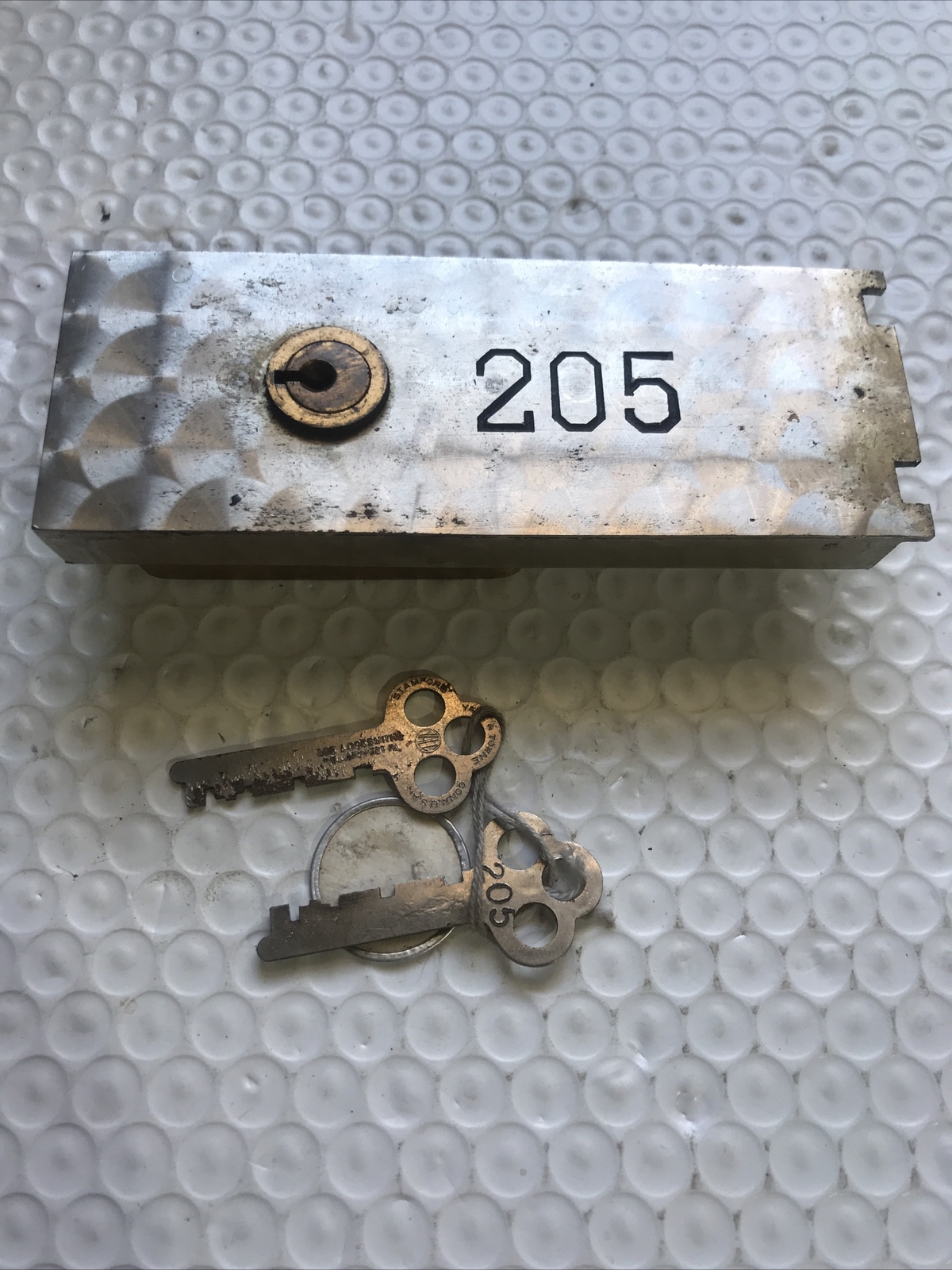 Yale Safe Deposit Lock 2 Keys # 205
