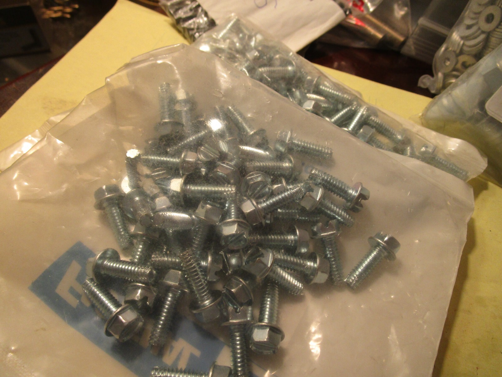 1/4″-20 x 3/4″ Hex Slotted Ind Washer Head Zinc Type F Pt Cut Screw QTY 100