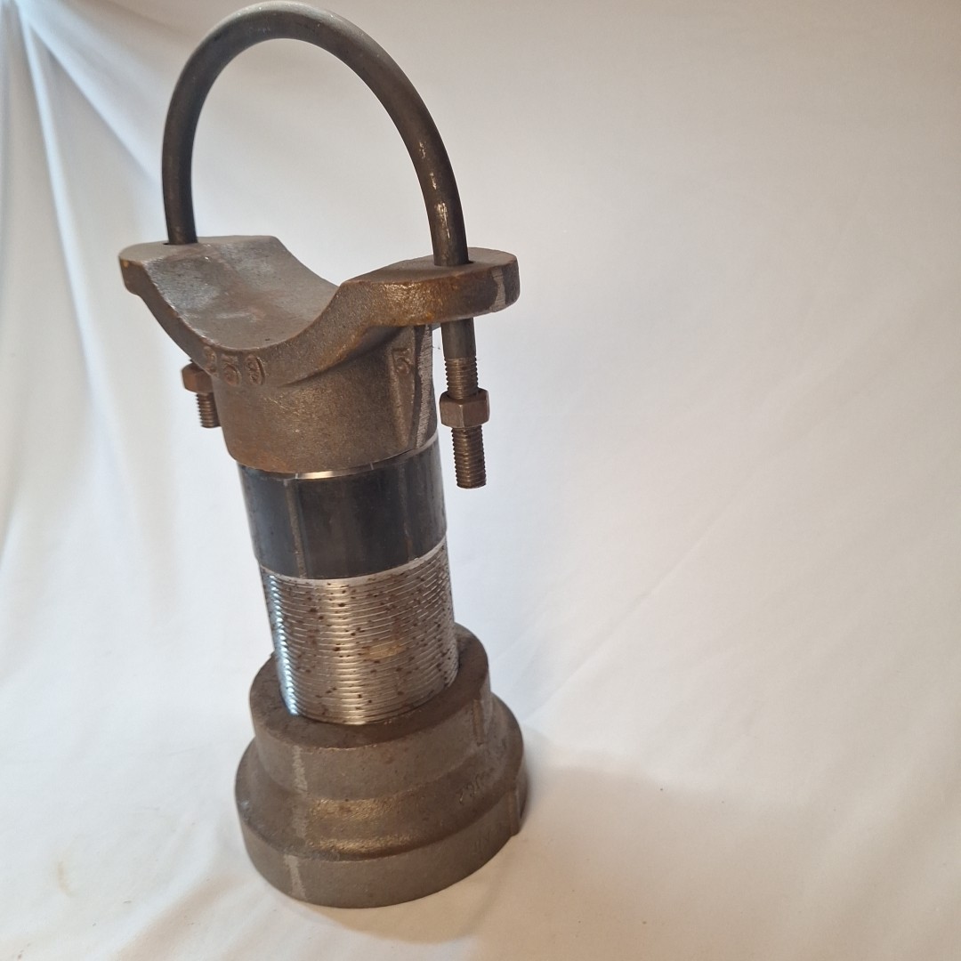 Anvil 0500176110 Pipe Saddle, Adj W/Yoke, 1-1/2″-5″ pipe, 3800lb cap. 5LWU0