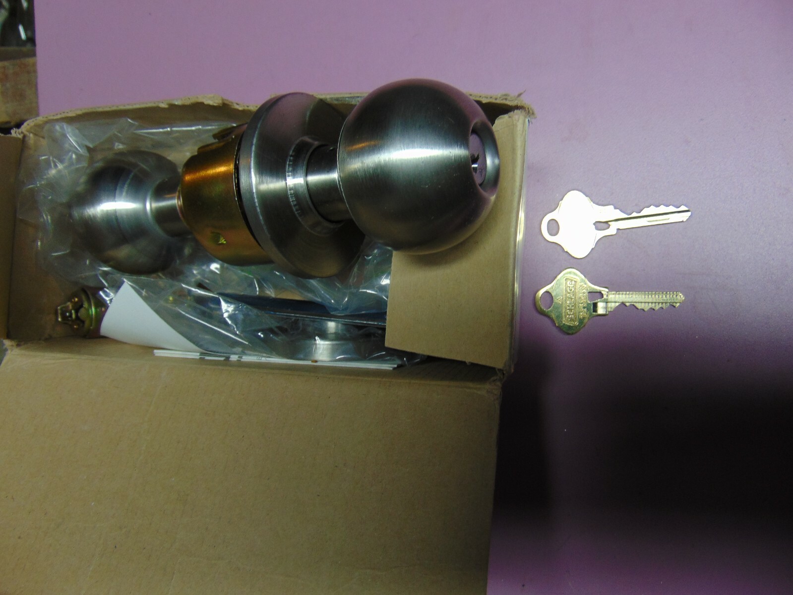 1- ENTRANCE KNOB 26 FINISH with 2 3/4 backset WITH 2 S123 KEYS BLANKS