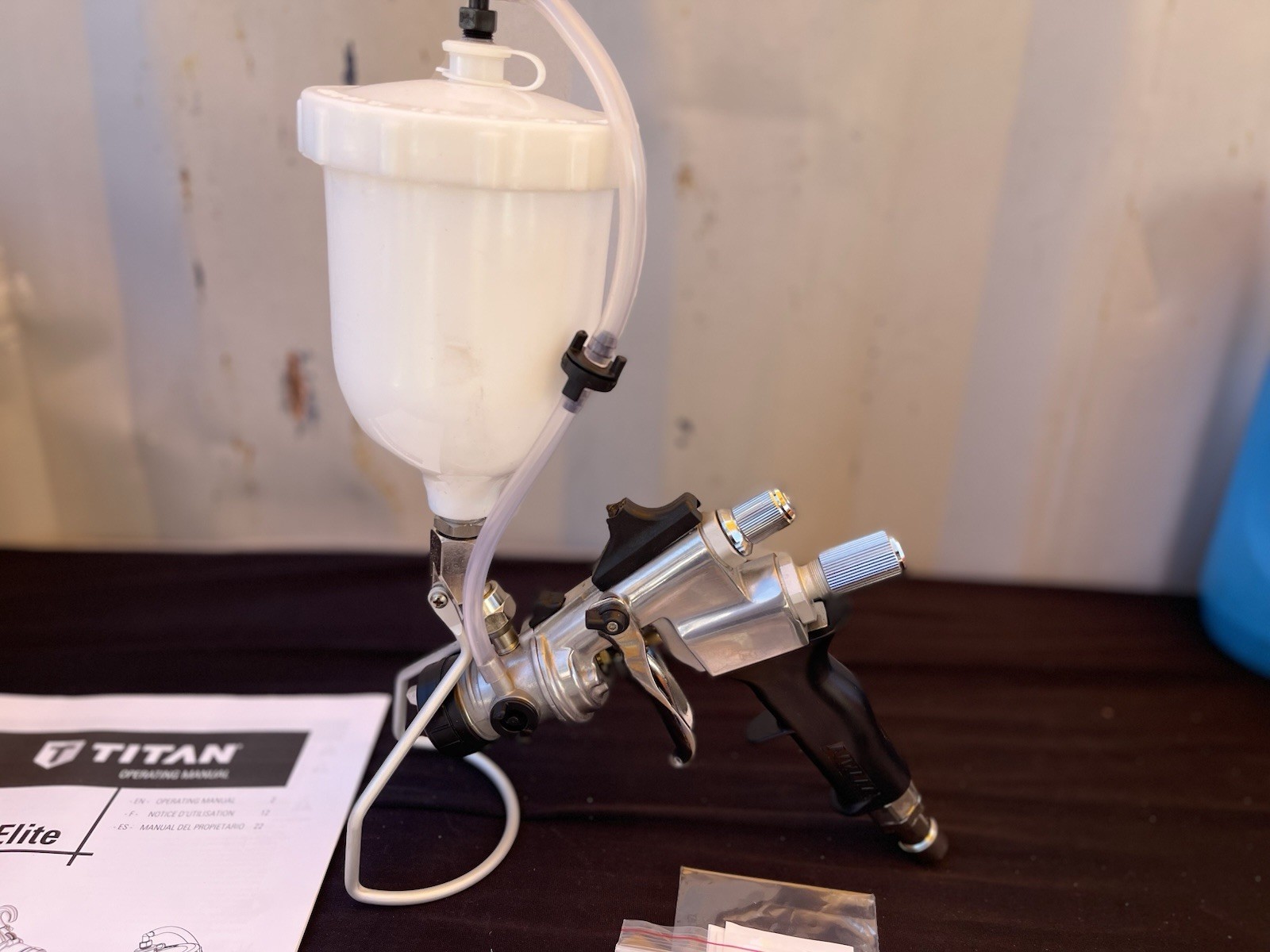 Titan CAPSpray 524052 HVLP Maxum Elite Gravity Gun