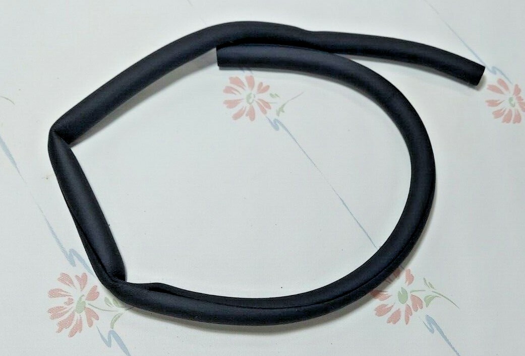 2 pieces, Neoprene-Rubber Pipe Insulation: 40 Inches Long; 20 mm OD; 10 mm ID