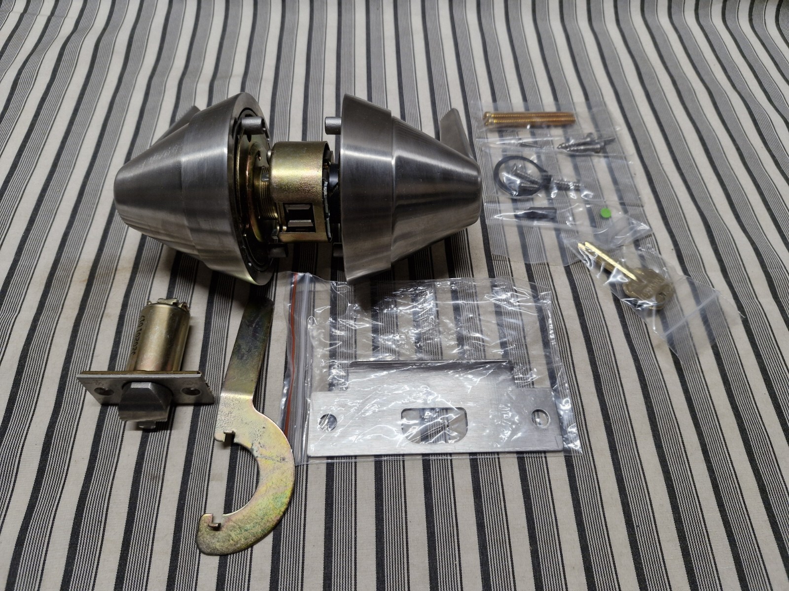 Marks USA 195SSF/32D Institutional Series Life Safety Cylindrical Lever Lockset