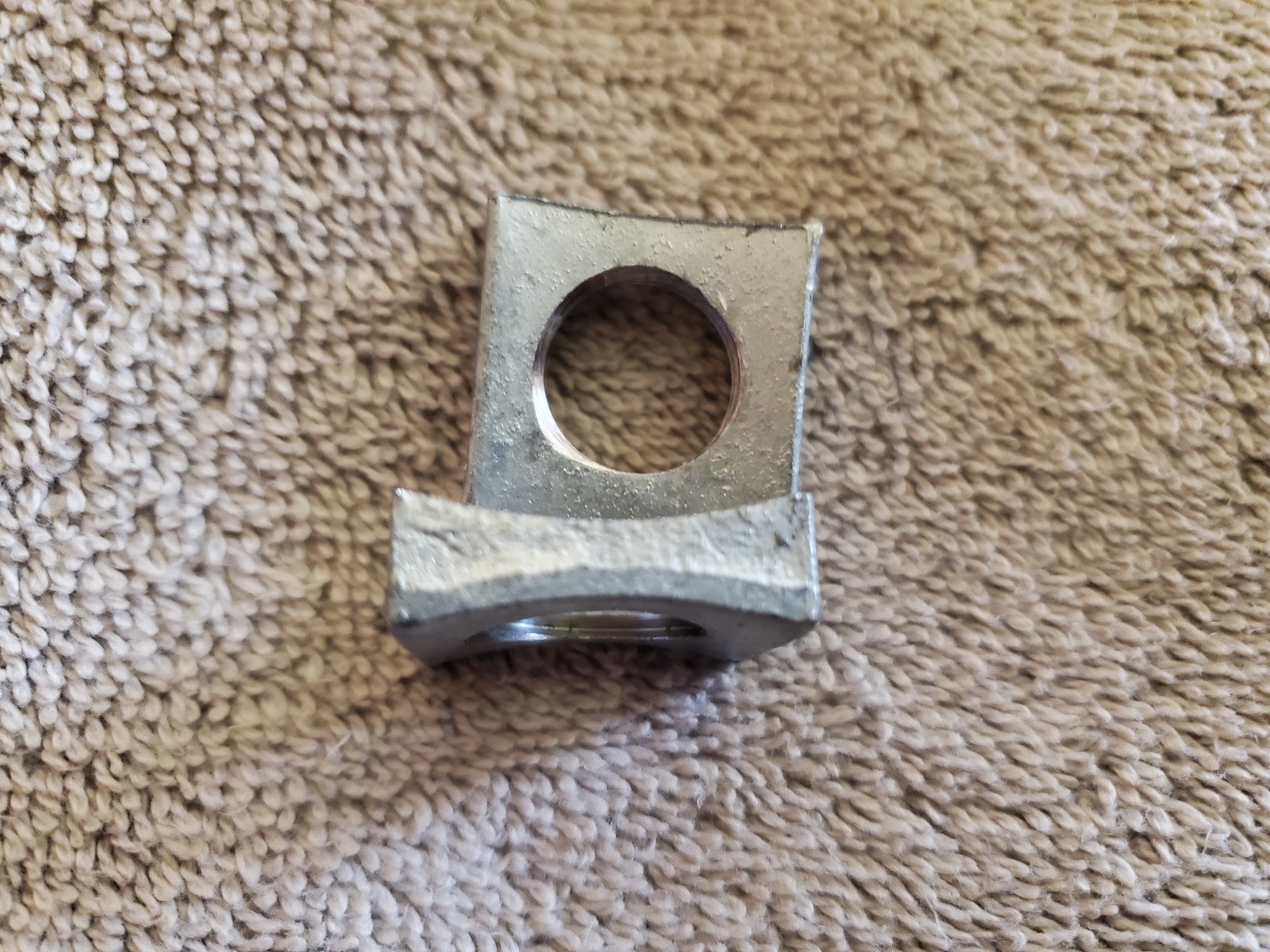J8583 MacLean Power Systems 5/8″ Square Locknut (NEW BOX OF 800 NUTS) #F614685