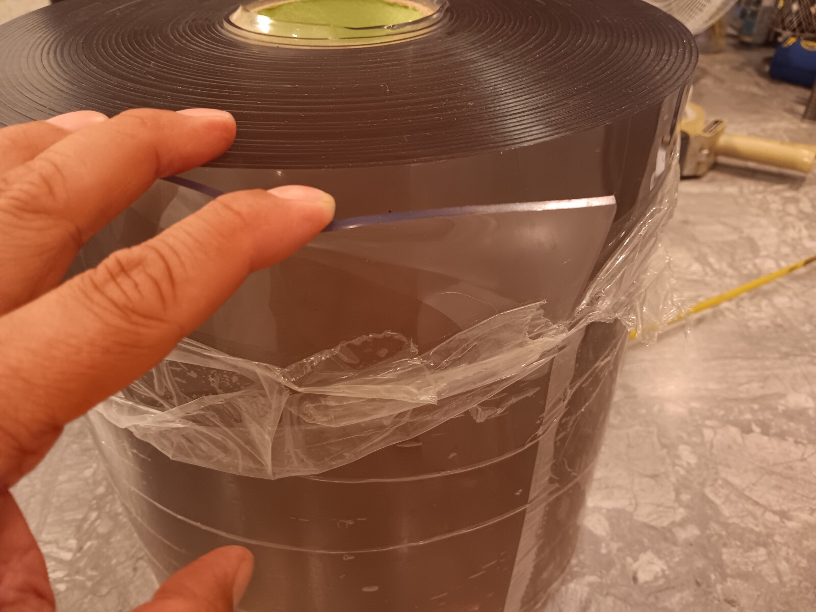 Clear Vinyl Sheeting Super Thick 90 mil (3/32″) 12″ Roll Of Approx 50 Ft- HEAVY