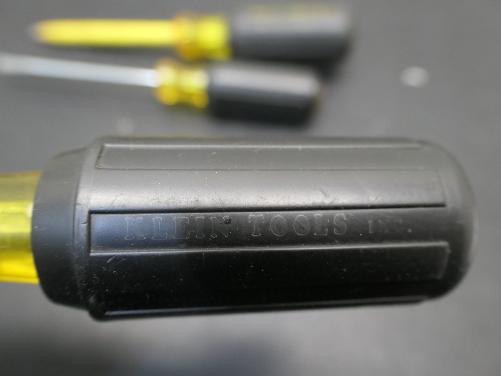 KLEIN TOOLS Lot of 3 FLAT/SLOTTED SCREWDRIVERS