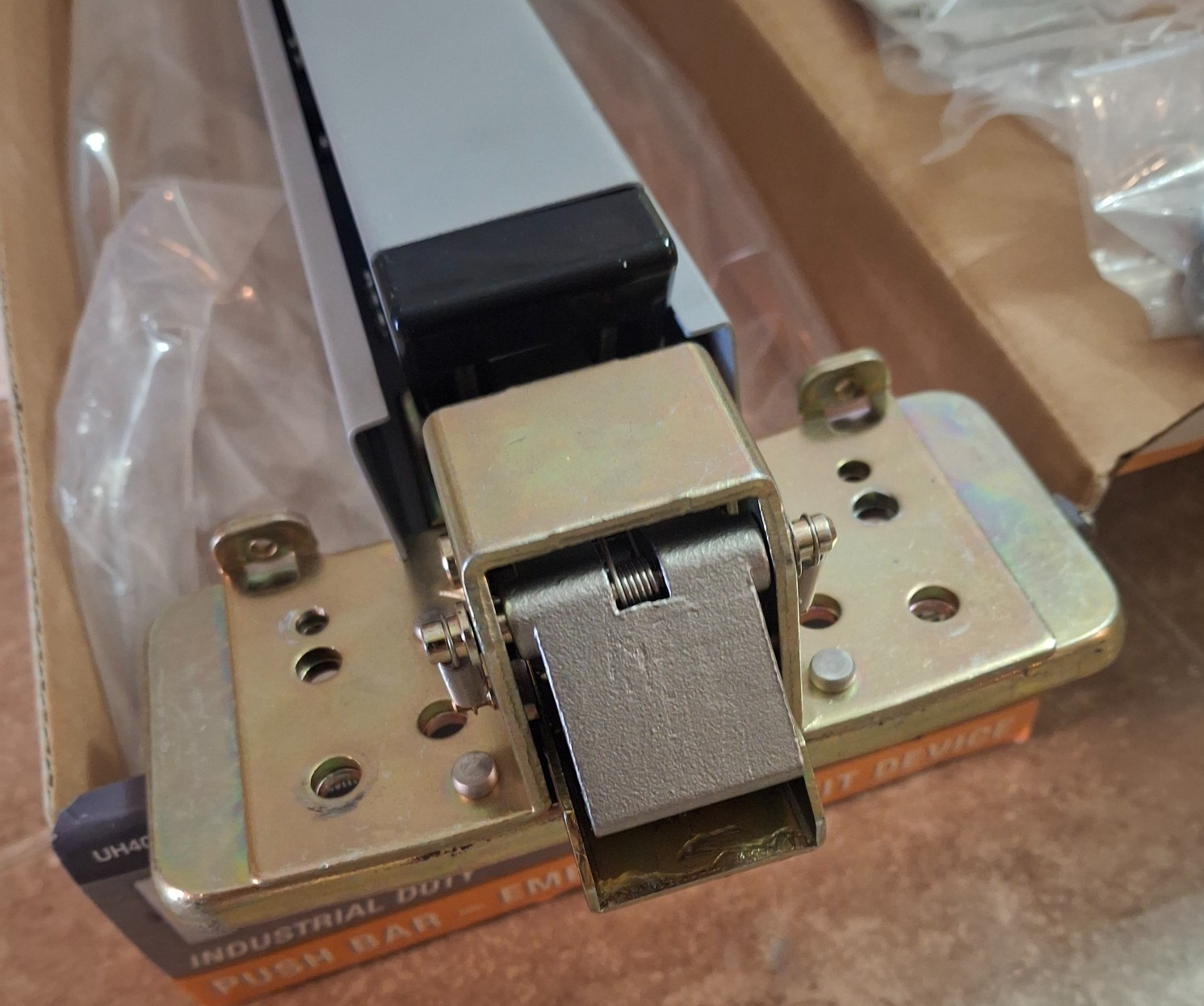 Universal Hardware Push Bar Emergency Exit Device UH40010 Industrial Duty 6-Pin