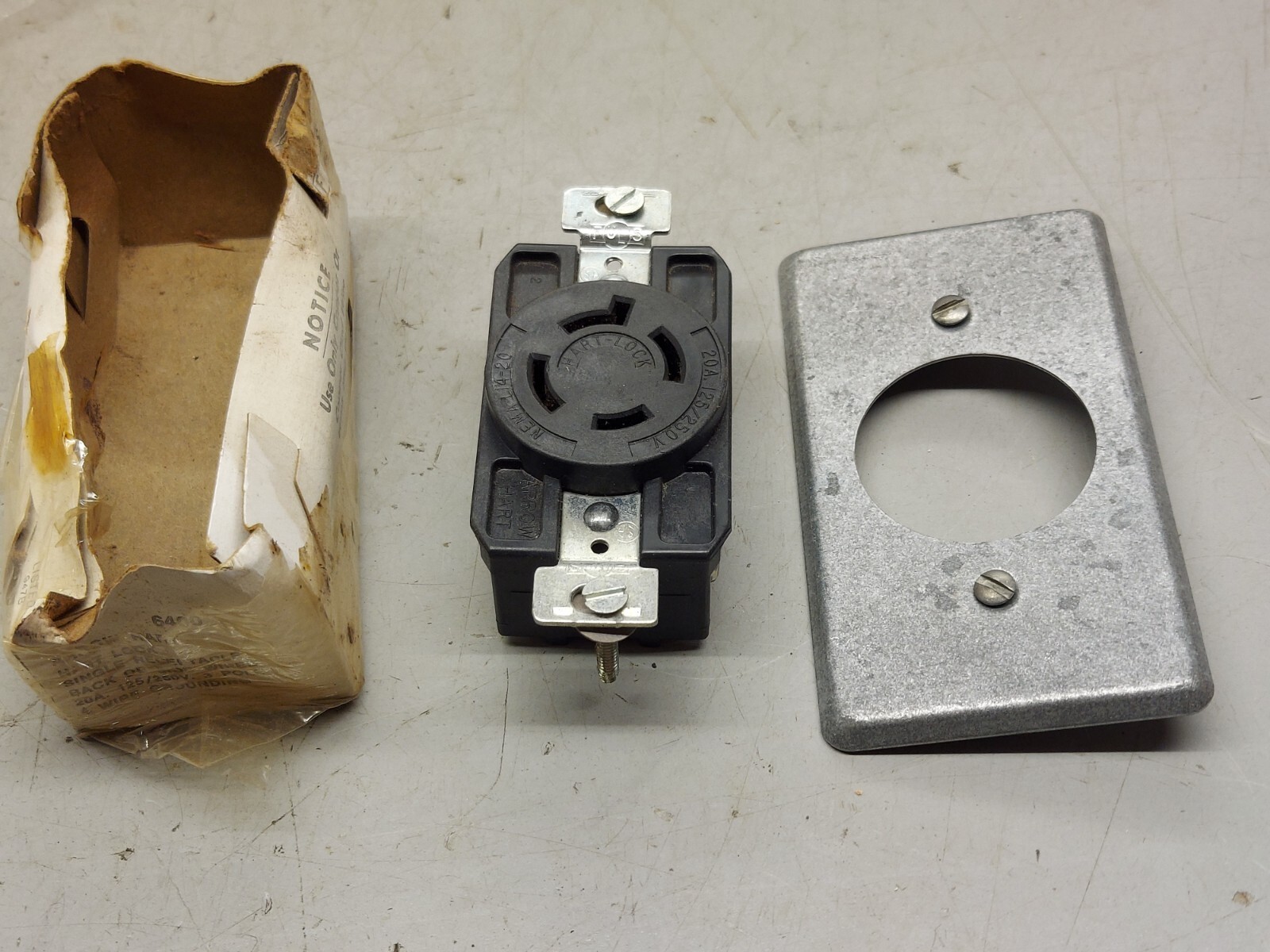 Arrow Hart 6400 Hart-Lock 125/250V 20A 3-Pole 4-Wire Receptacle New