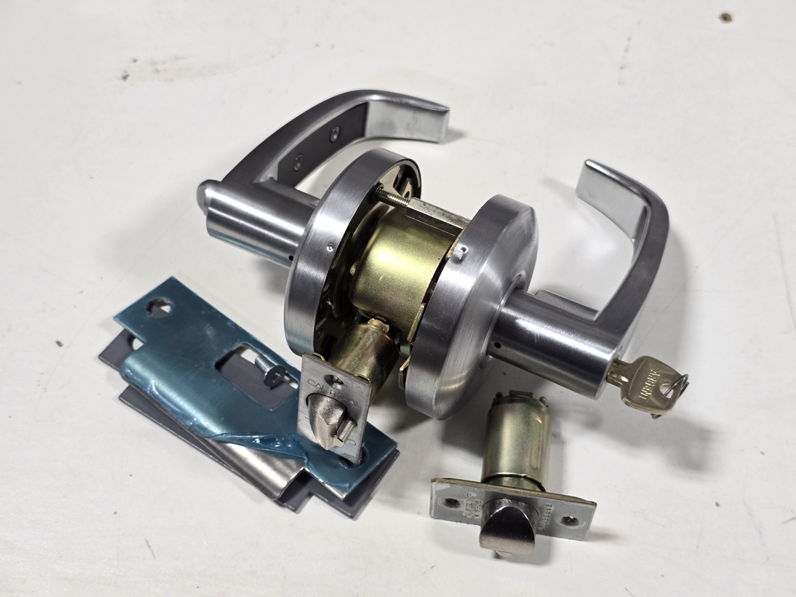 Sargent 3828 Series Rim Exit Device With Extra Door Locks