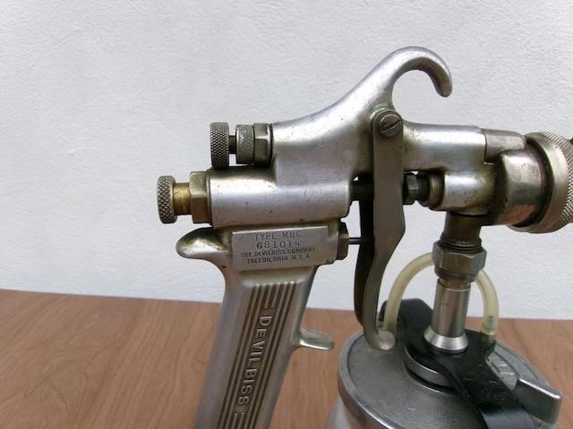 DEVILBISS TYPE MBC PAINT SPRAY GUN WITH BINKS CANISTER # 30 TIP FREE SHIPPING