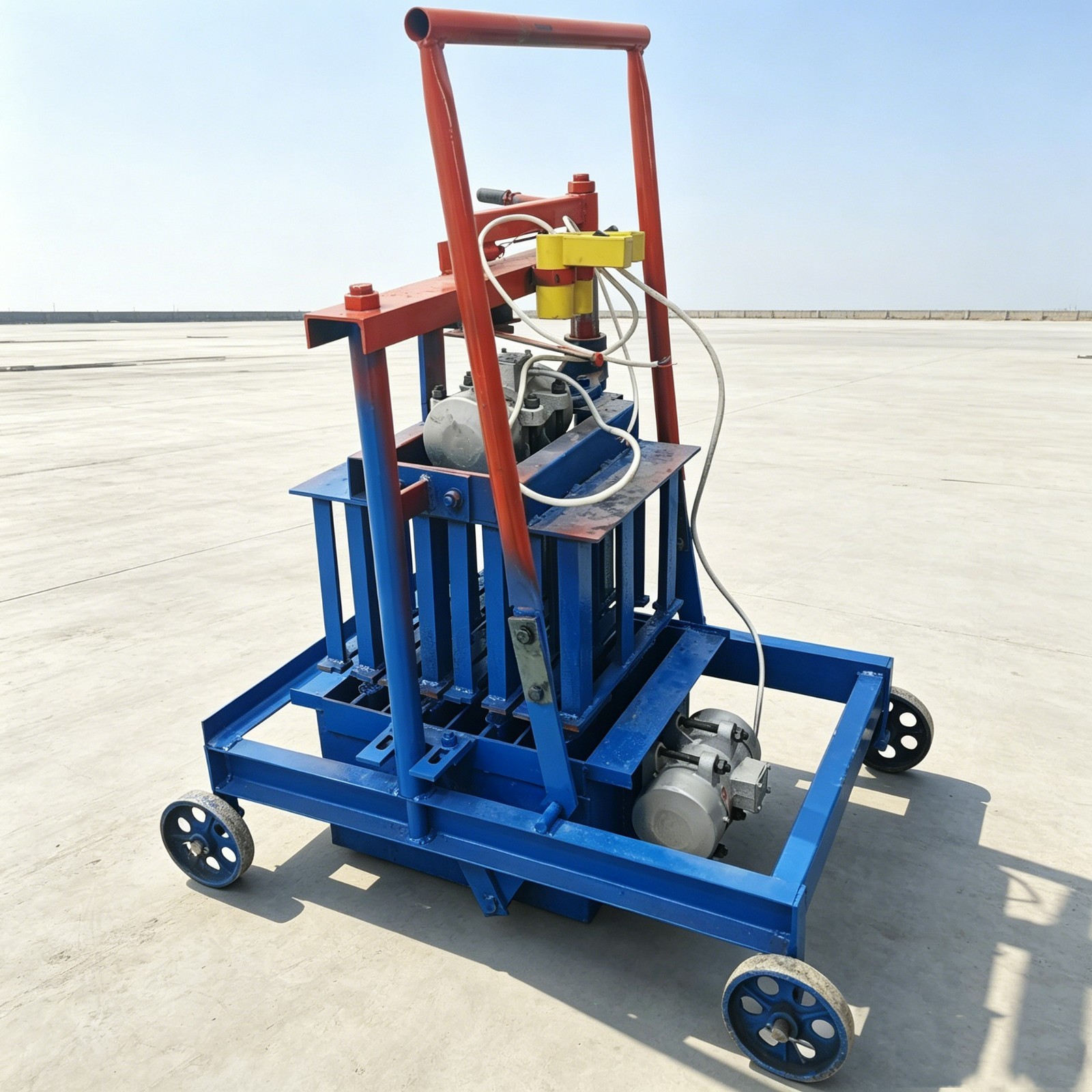 Hand-propelled Hollow Soil Block Brick Molding Machine 220V 4 Bricks/Time 550W*2