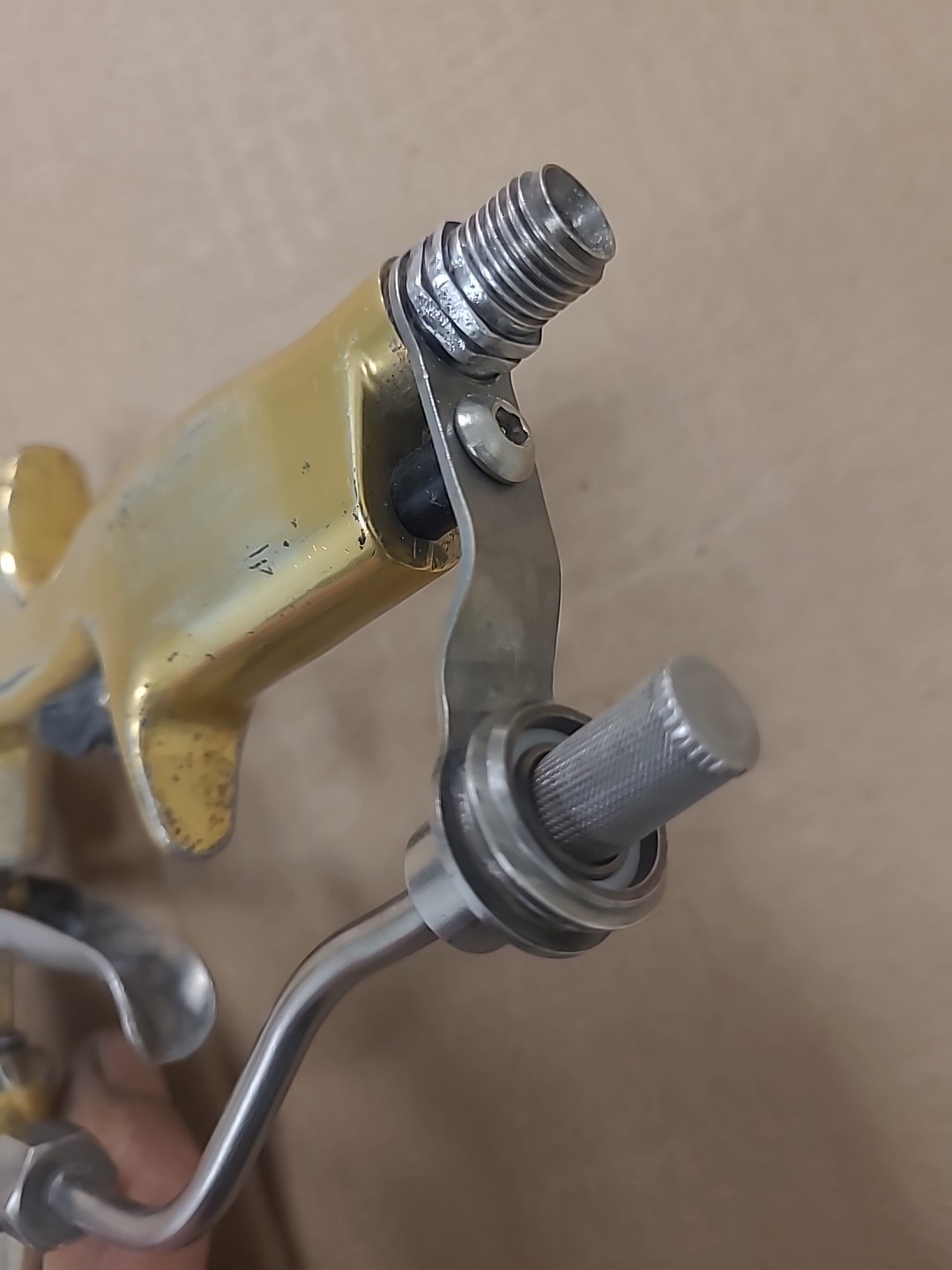 KREMLIN MVX AIRMIX SPRAY GUN WITH AIRCAP VX14K HVLP & 09-094 TIP MODEL 60B USED