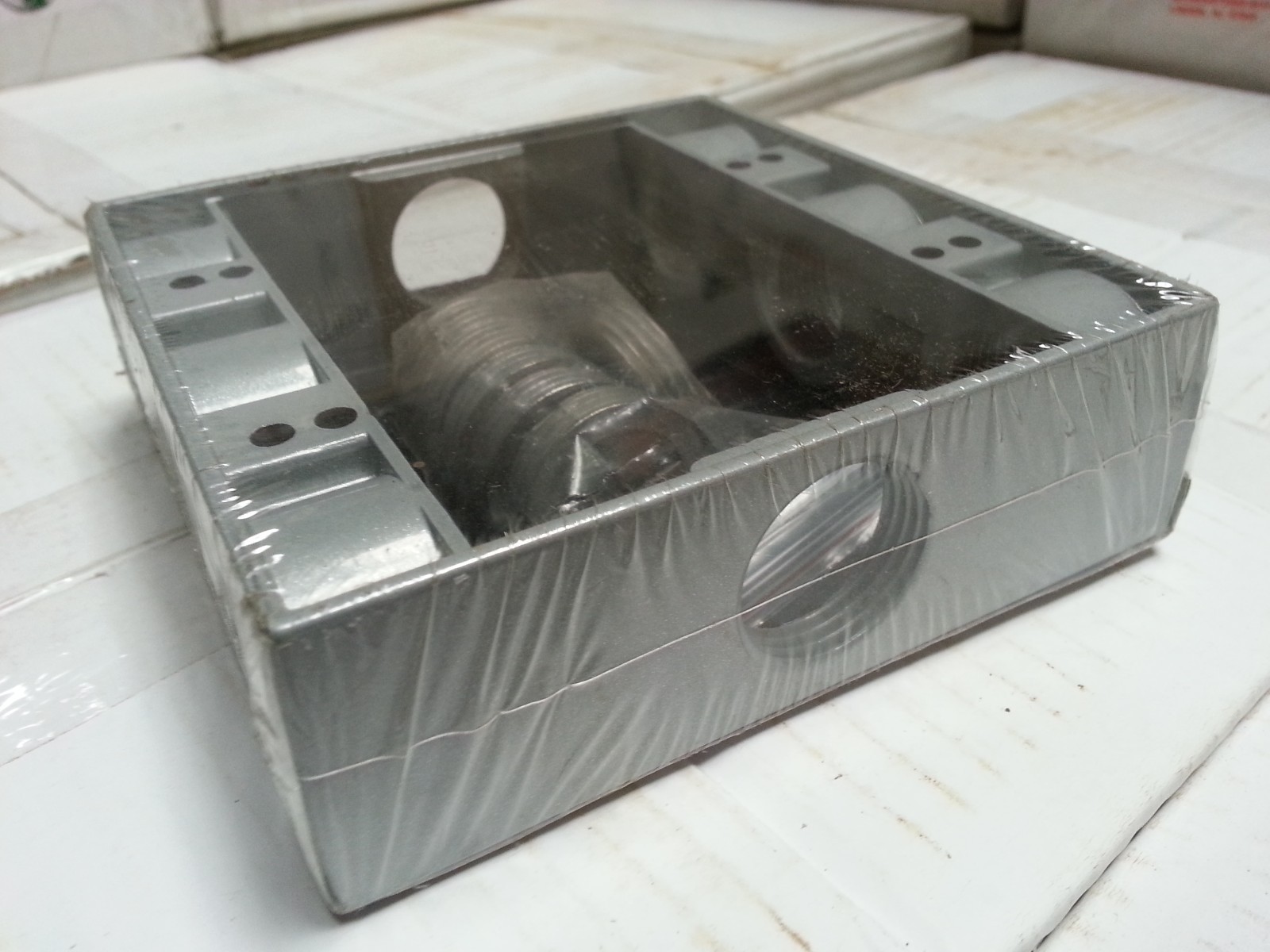 Weatherproof 2-Gang Metal Extension Box Ring 8 Eight 1/2″ Holes GRAY Outdoor
