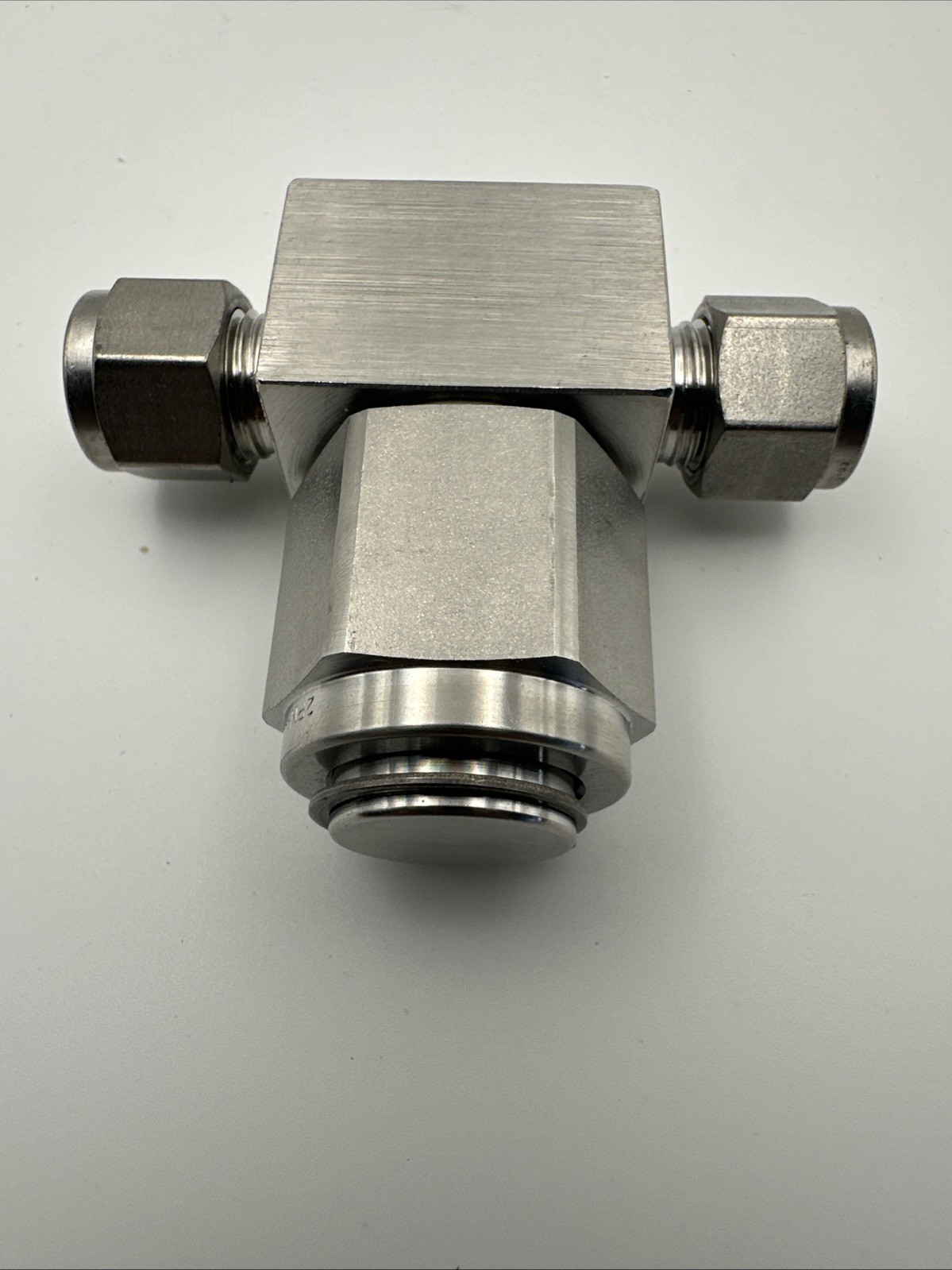 Swagelok SS-6TF-2 Tee-Type Particulate Filter, 3/8” Tubing, 2 Micron Pore Size