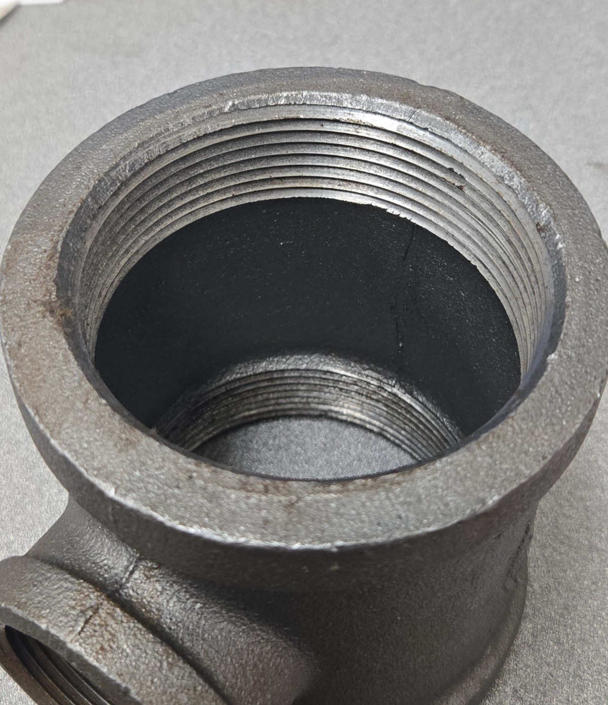 3″ X 3″ X 1-1/2″ BLACK IRON PIPE TEE FEMALE NPT THREADED ENDS *BRAND NEW*