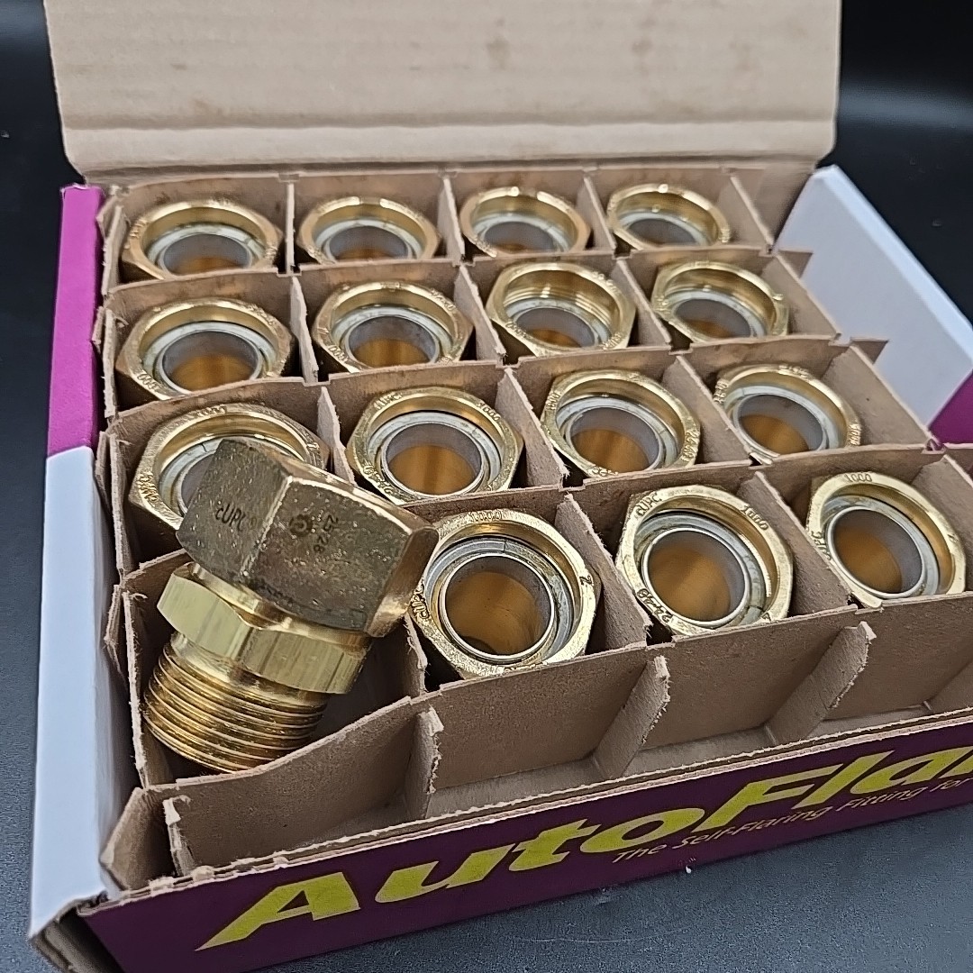 Lot of 16 TracPipe 1 inch AutoFlare x NPT Straight Fitting FGP-FST-1000