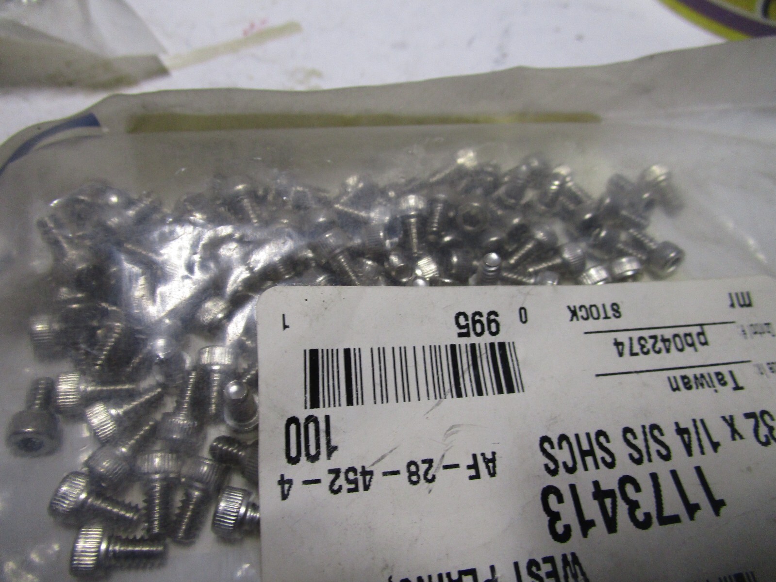 #6-32 x 1/4″ L 7/64″ Hex 18-8 Stainless Steel Socket Head Cap Screw QTY 100