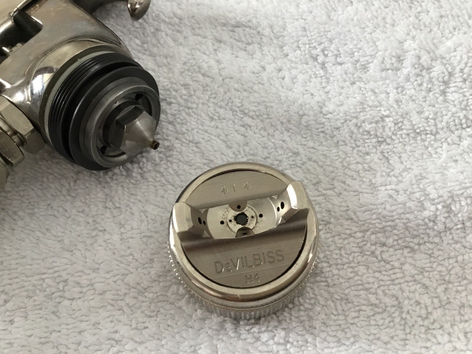 DeViliss PLUS (j-04) HVLP spray gun w/ SG2 BINKS Model 80-350 pressure pot NICE
