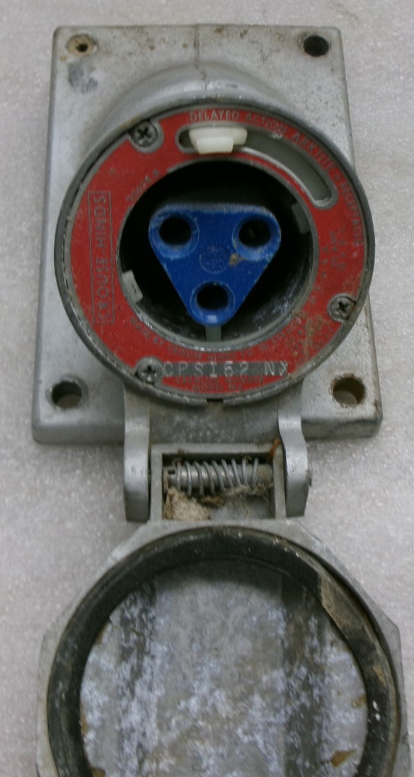 CROUSE-HINDS CAT. NO. CPSI52 NX M4 DELAYED ACTION ARKTITE RECEPTACLE USED #449F