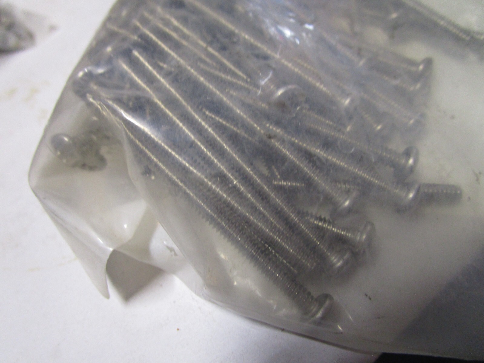 #6-32 x 2″ Phillips Pan Head Grade 18-8 Stainless Steel Machine Screw QTY 100