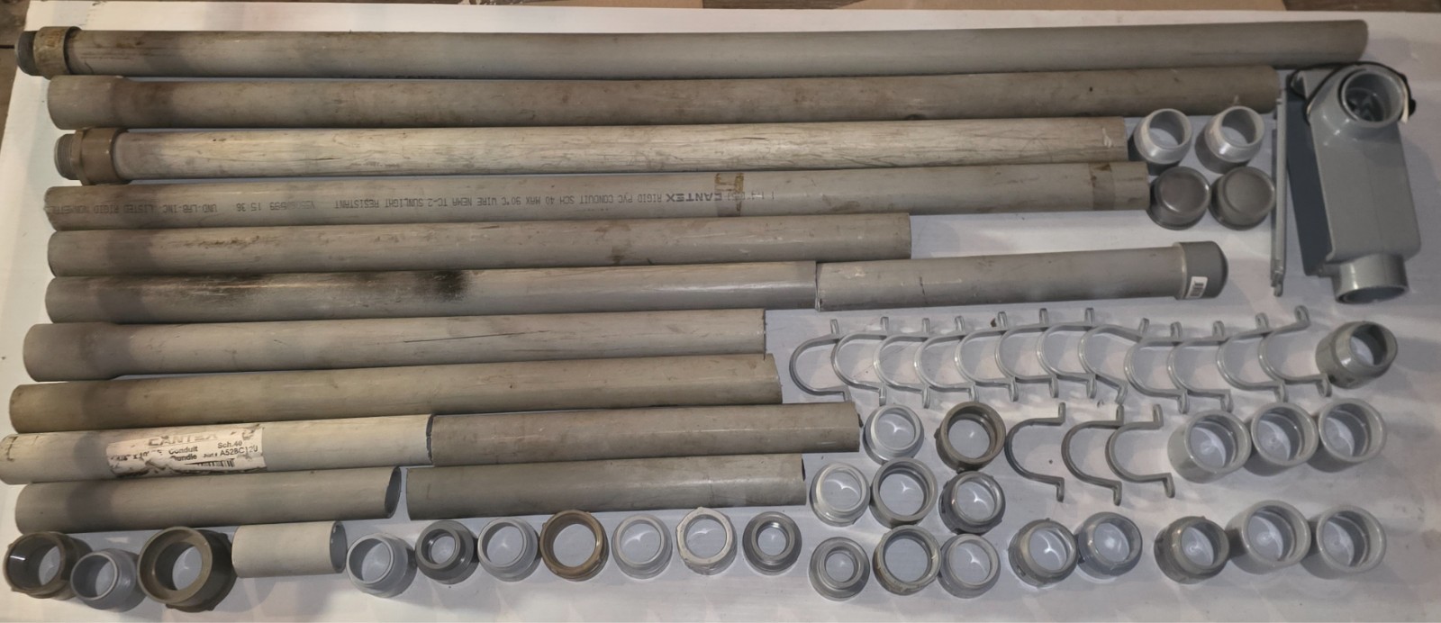 Lot of 60 1 1/4″ schedule 40 Pvc electrical conduit fittings mostly carlon brand