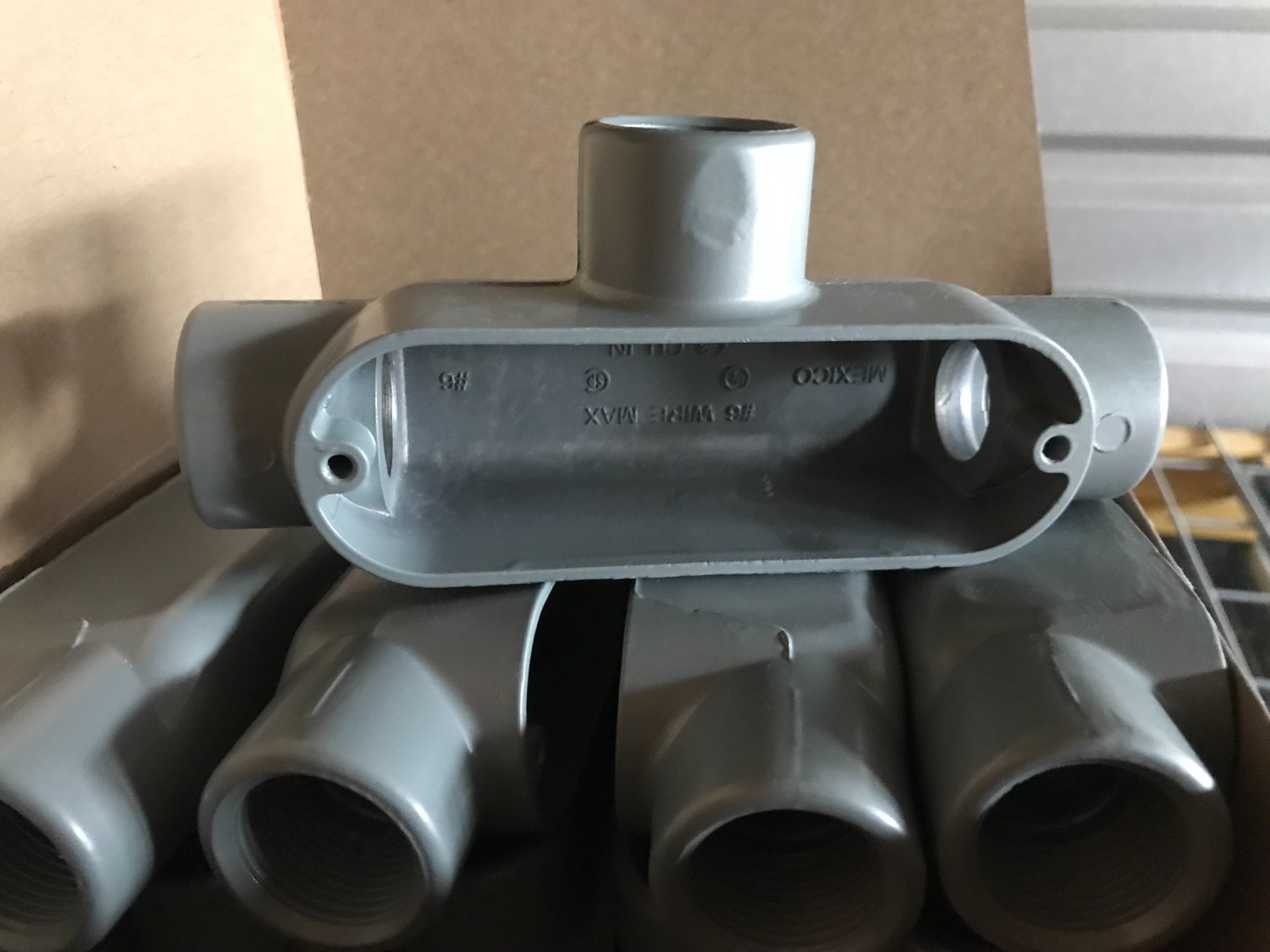 Thomas & Betts Red Dot AT-2, 3/4″ T-Style Conduit Bodies Threaded, 10 count, NEW