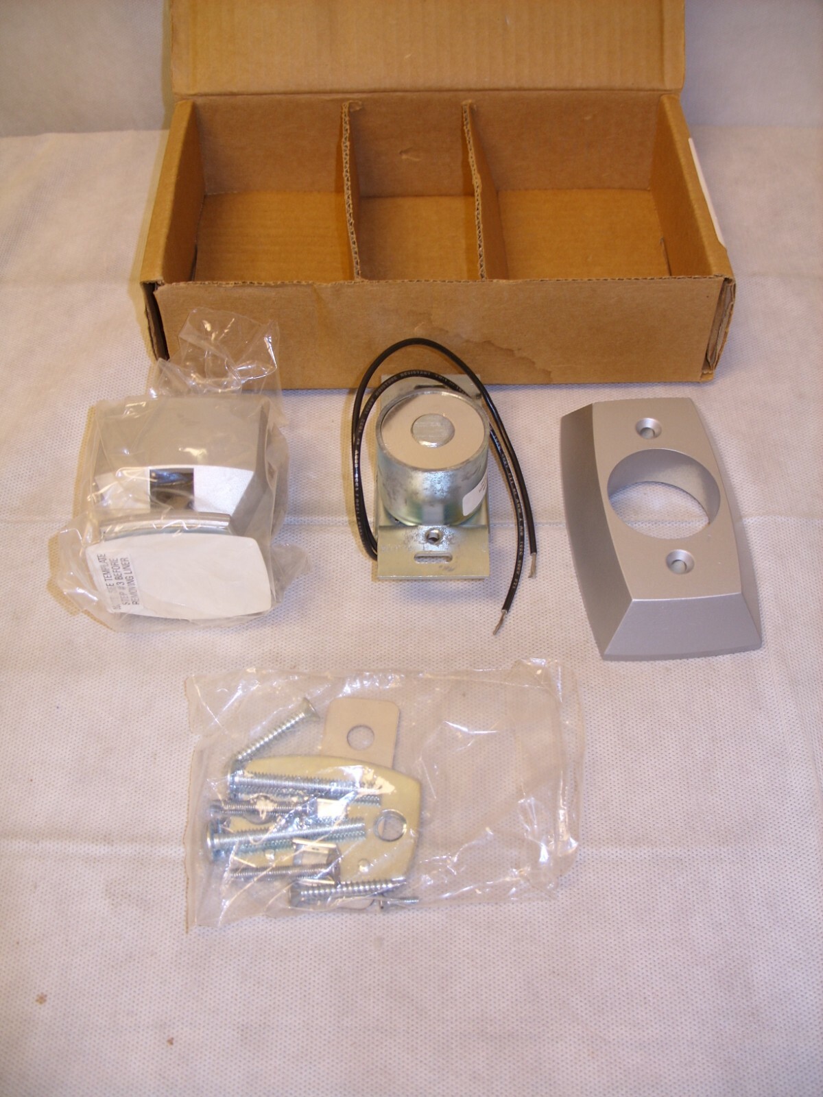 RIXON 500-690394 ELECTROMAGNETIC DOOR HOLDER REPLACEMENT MAGNET 24VDC – NOS