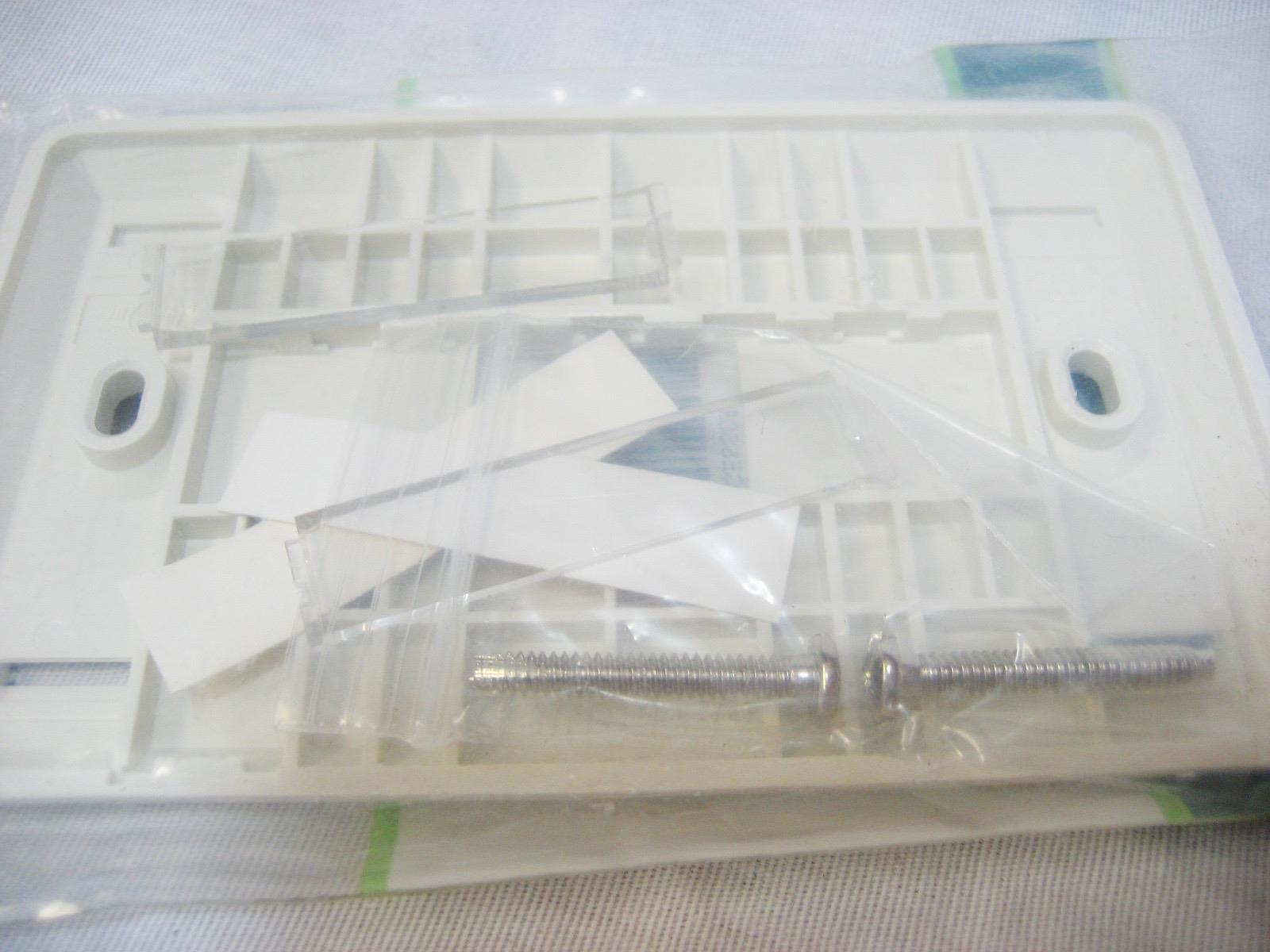 Lot of 100 Ortronics OR-40300549 FP TracJack 1 Hole SG PC CVR Strip Tab Screw