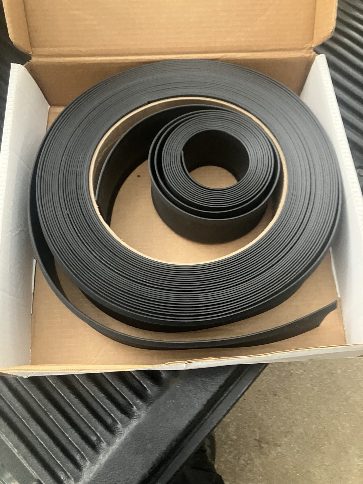 Roppe Corporation 700 Series Wall Base Coil Black 6 in x 120 ft x 1/8 in