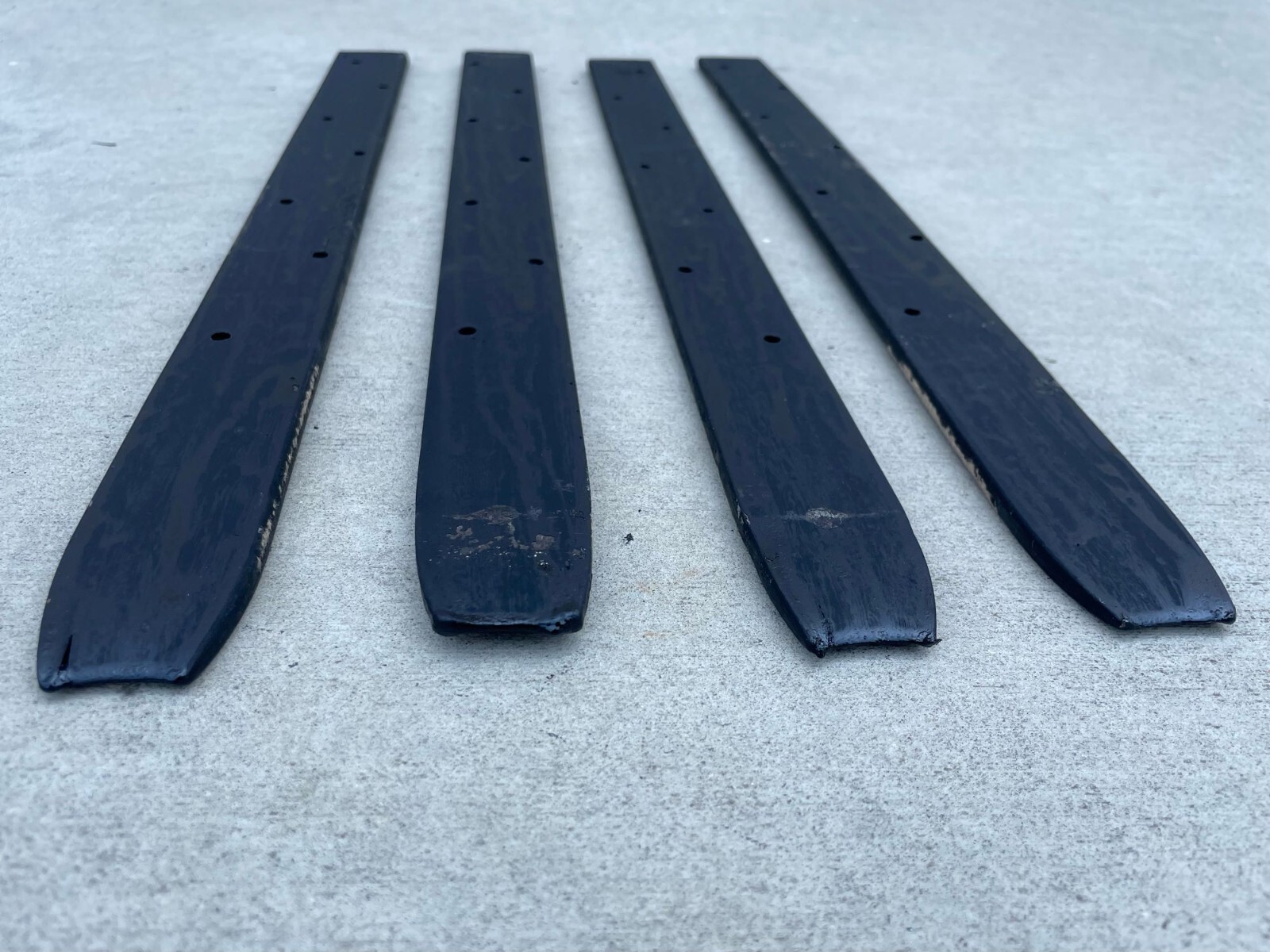 Sandbaggy 18″ Flat Steel Stakes For Concrete Forms With Nail Holes – Reusable