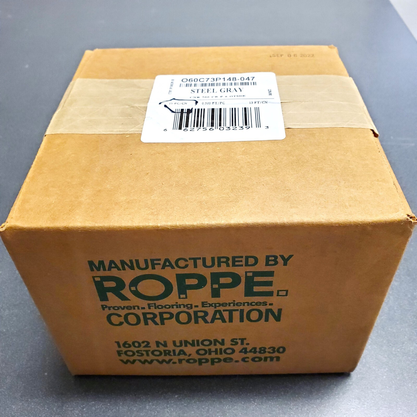 [BOX OF 25] Roppe 700Series 6″x1/8″ Steel Gray Rubber-Vinyl OUTSIDE Corner w/Toe
