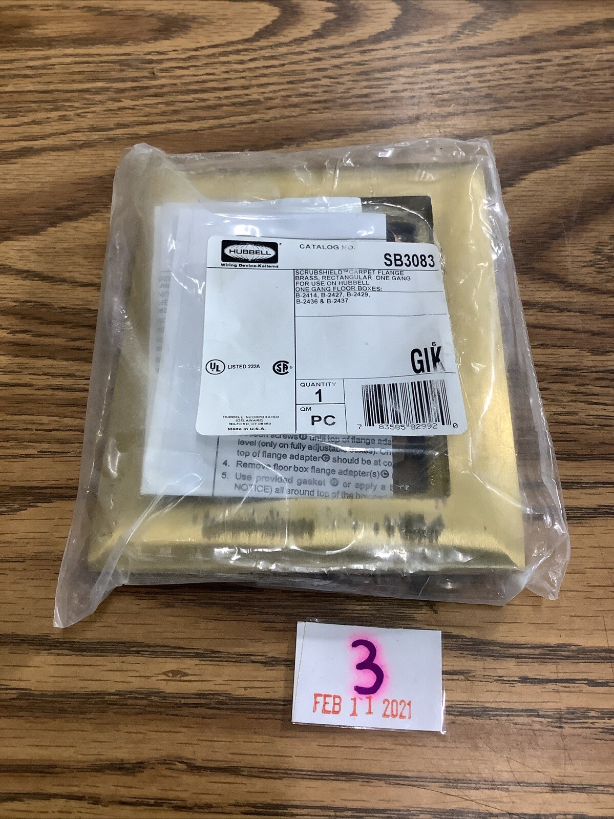 Hubbell SB3083 Carpet Flange Brass Rectangular One Gang New