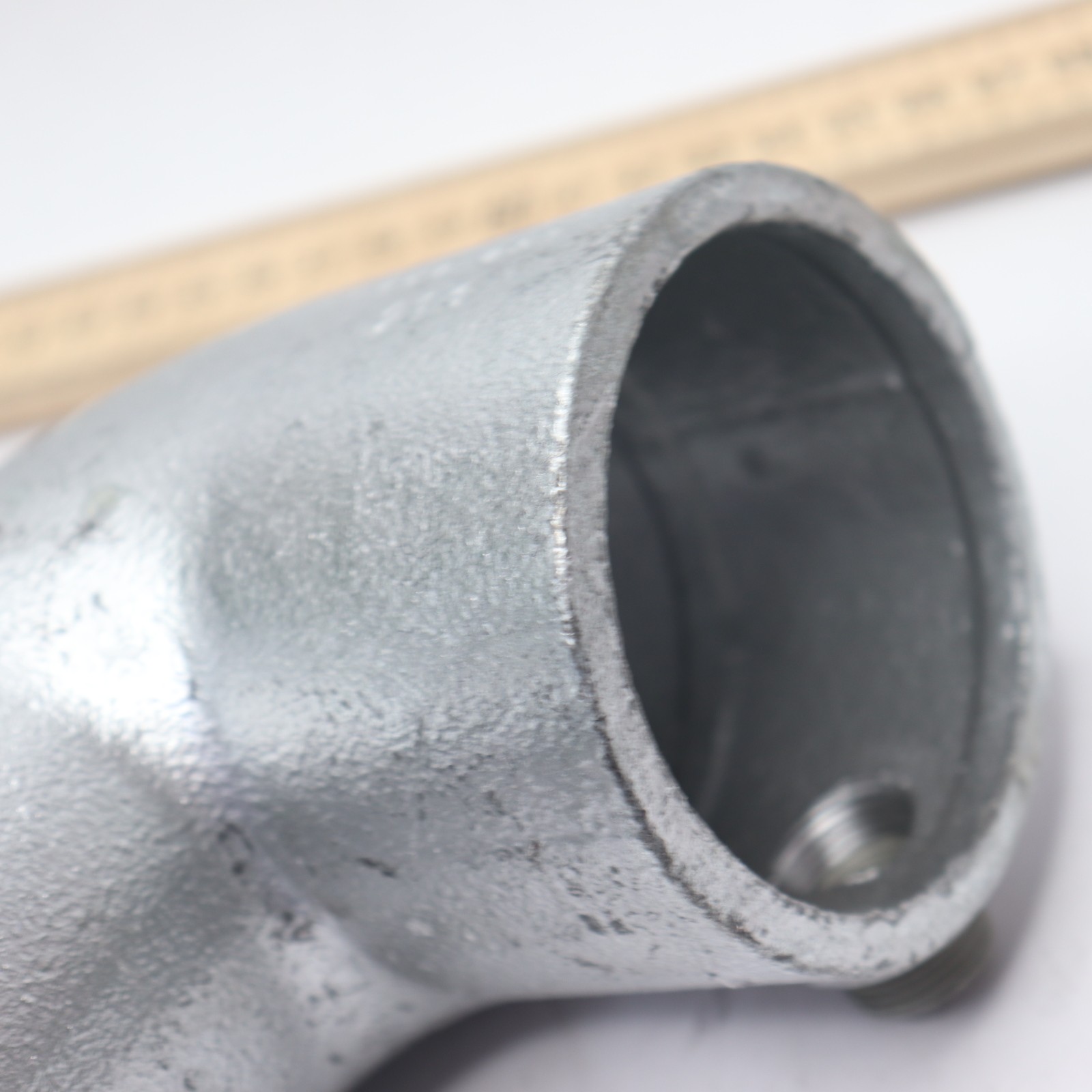 Kee Klamp 90 Degree Elbow Pipe Fitting Schedule 40 Galvanized Iron 2″ 15-9