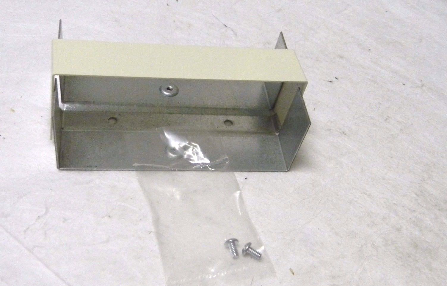 Hubbell 5.02″ x 2.79″ Ivory Rectangular Raceway Fittings Qty 3 HBL4750TFIV