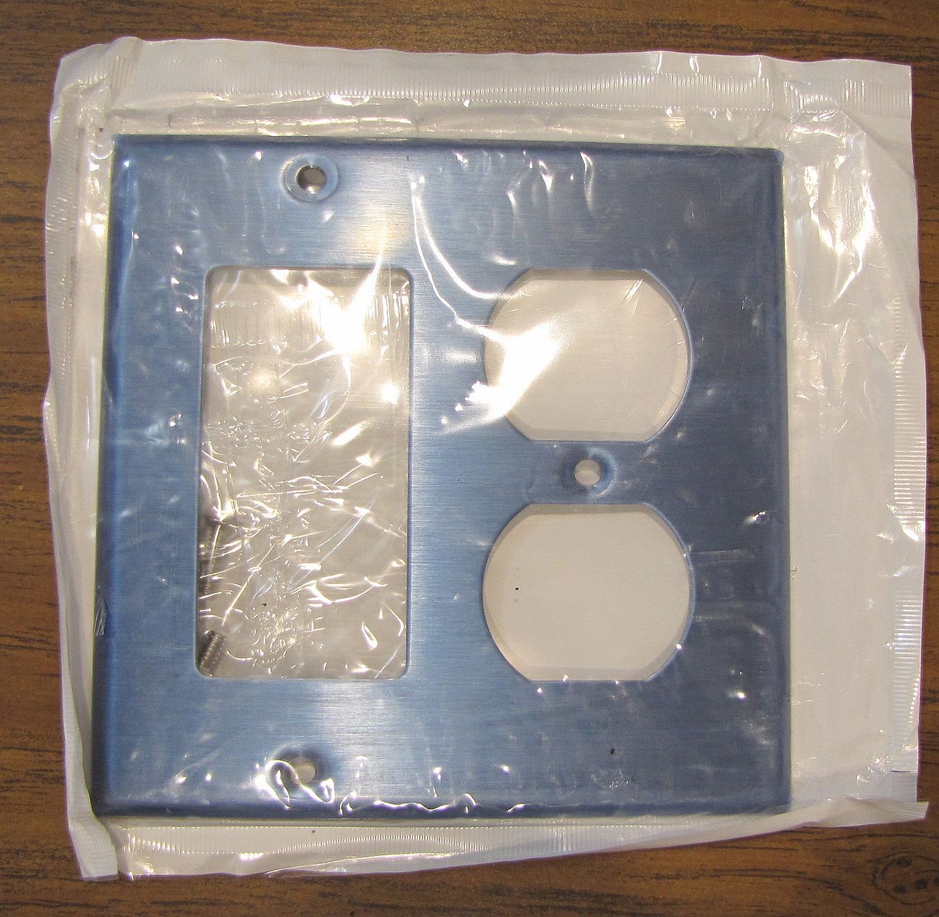 Leviton 84455-40 2-Gang 1-Duplex Decora / GFCI Device Combo Wall Plate STNLS