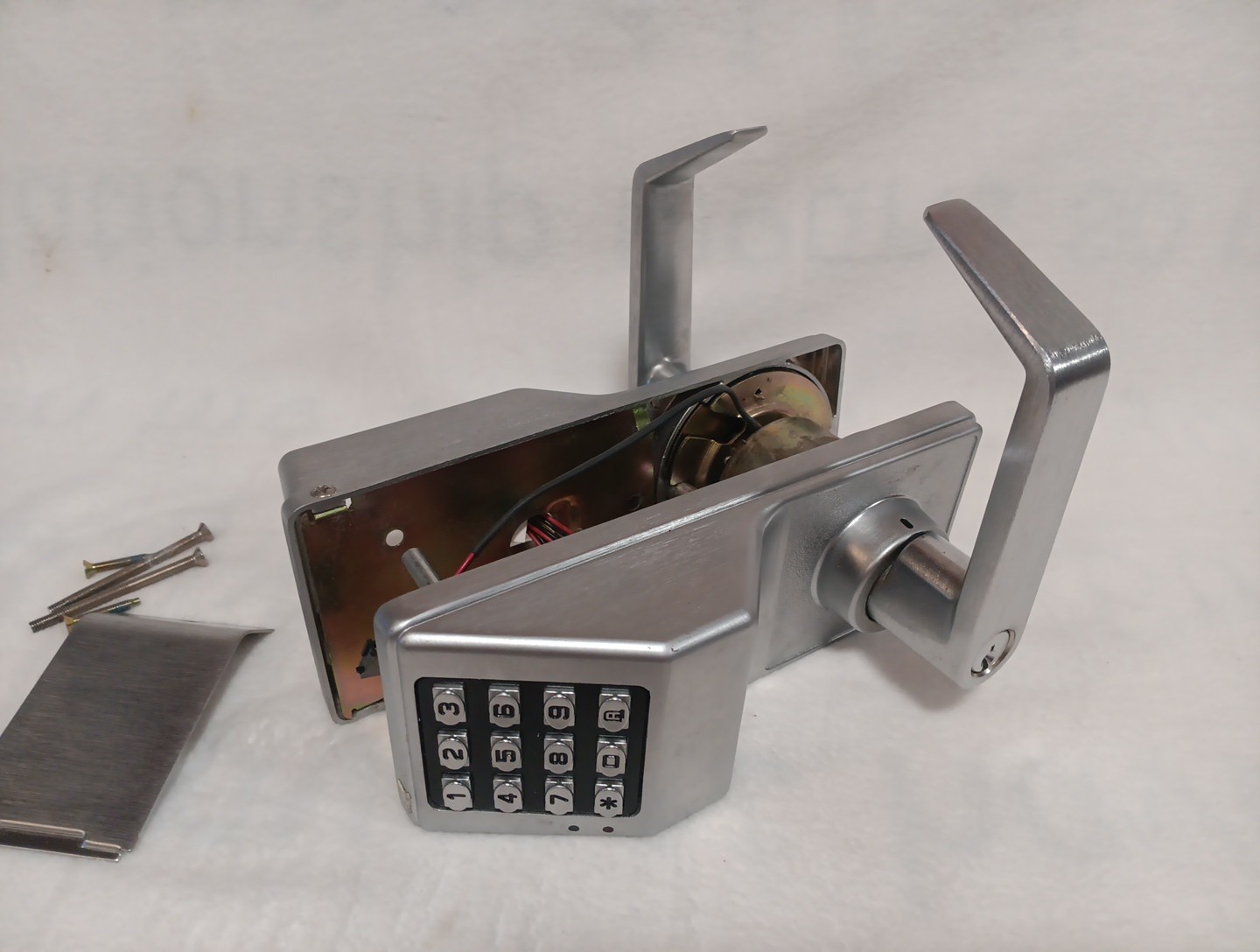 Keyless Heagy Duty Single-point Door Handle Lock. Please Read…