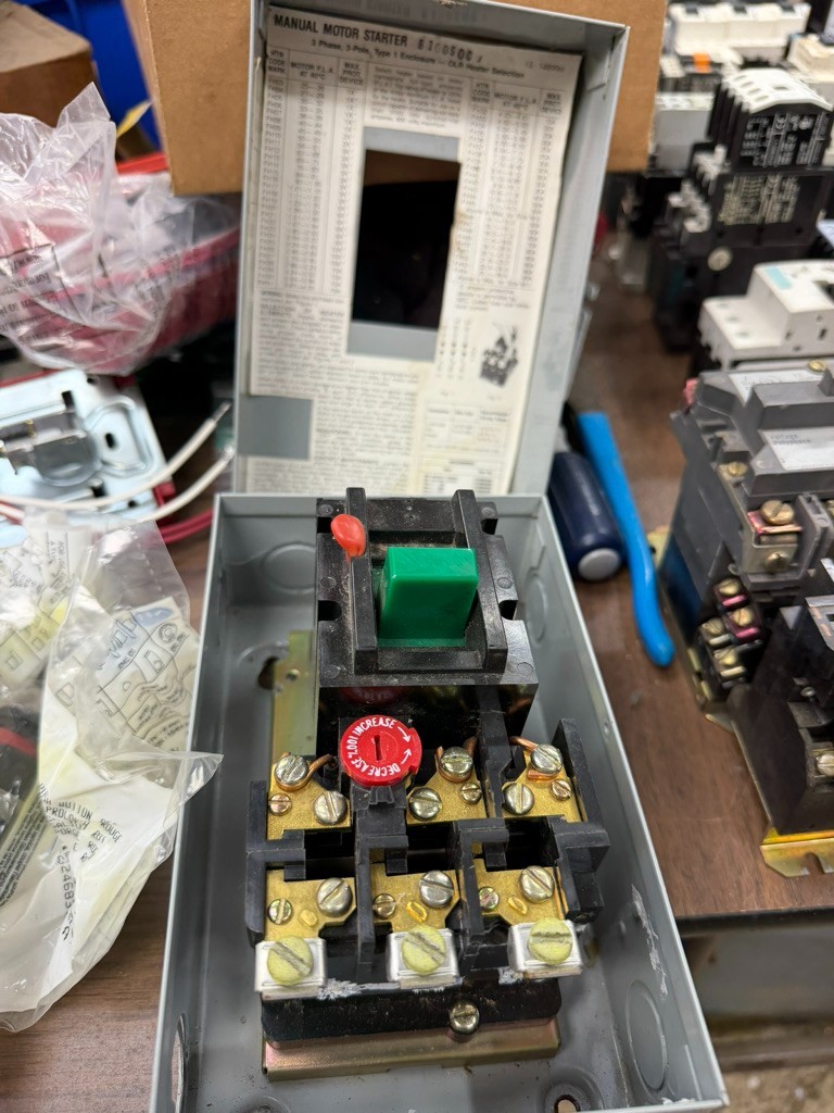 EATON ENCLOSED B100M0C GENERAL PURPOSE MOTOR STARTER B100SOC W605