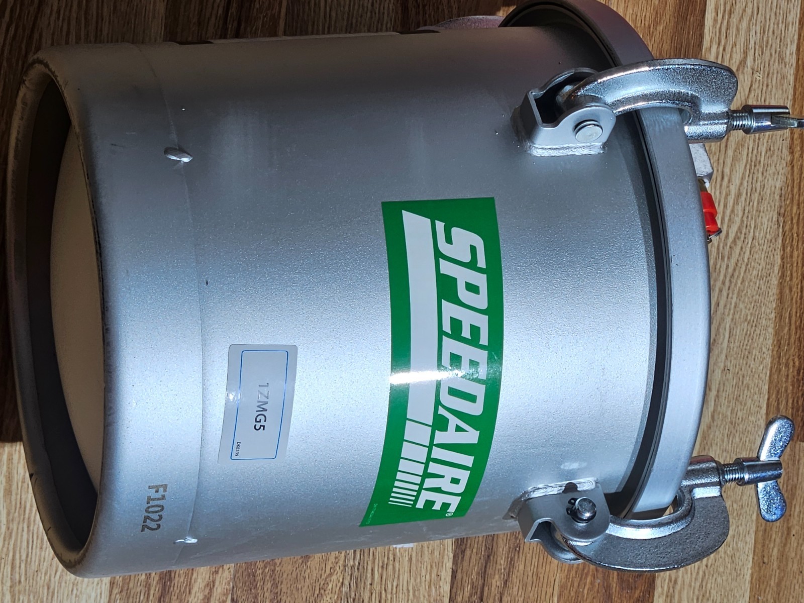 Speedaire 1Zmg5 Paint Tank, 2 1/2 Gal, Galvanized Steel Open Box (H100)