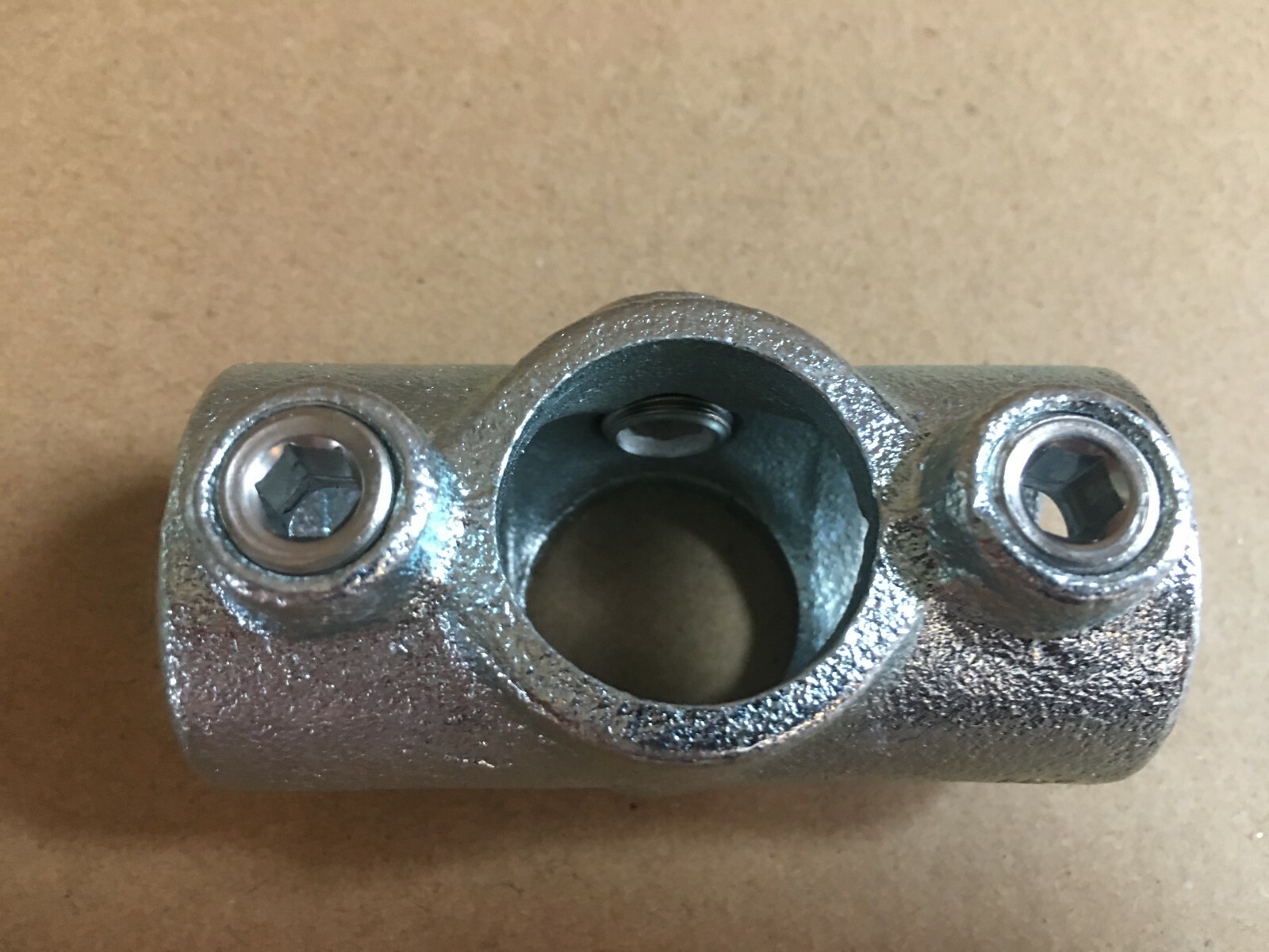 SteelTek 3/4″ Two Socket Crossover Fitting Tee #737771