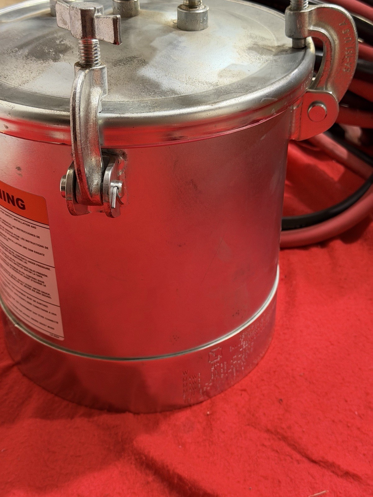 Binks Asme 83C-210 Code Certified Pressure Tank, 2.8 Gallon & Hose