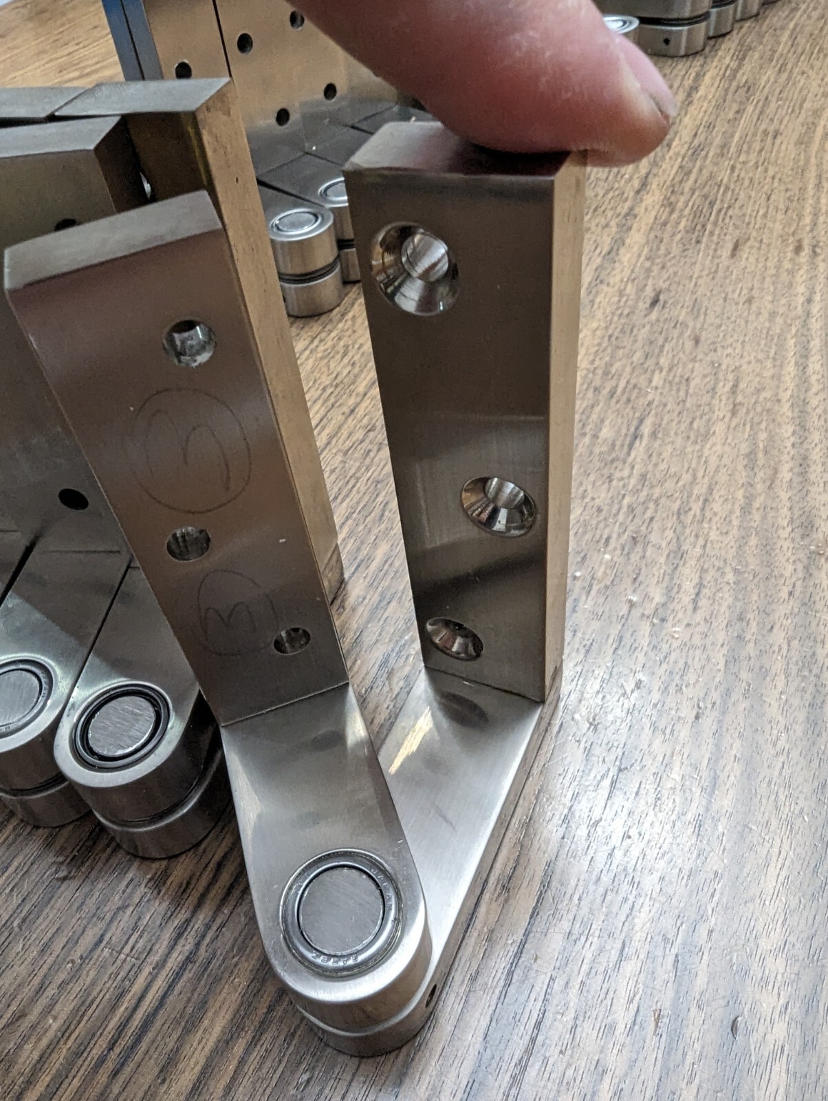 Set Of 4. Accurate Pivot Hinge Satin Nickel US15