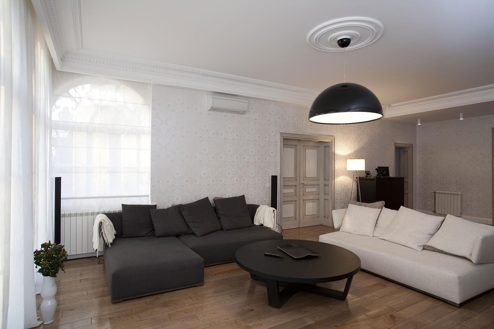 Outwater 12″ x 1-1/8″ Plain Polyurethane Ceiling Medallion (Single Pack)