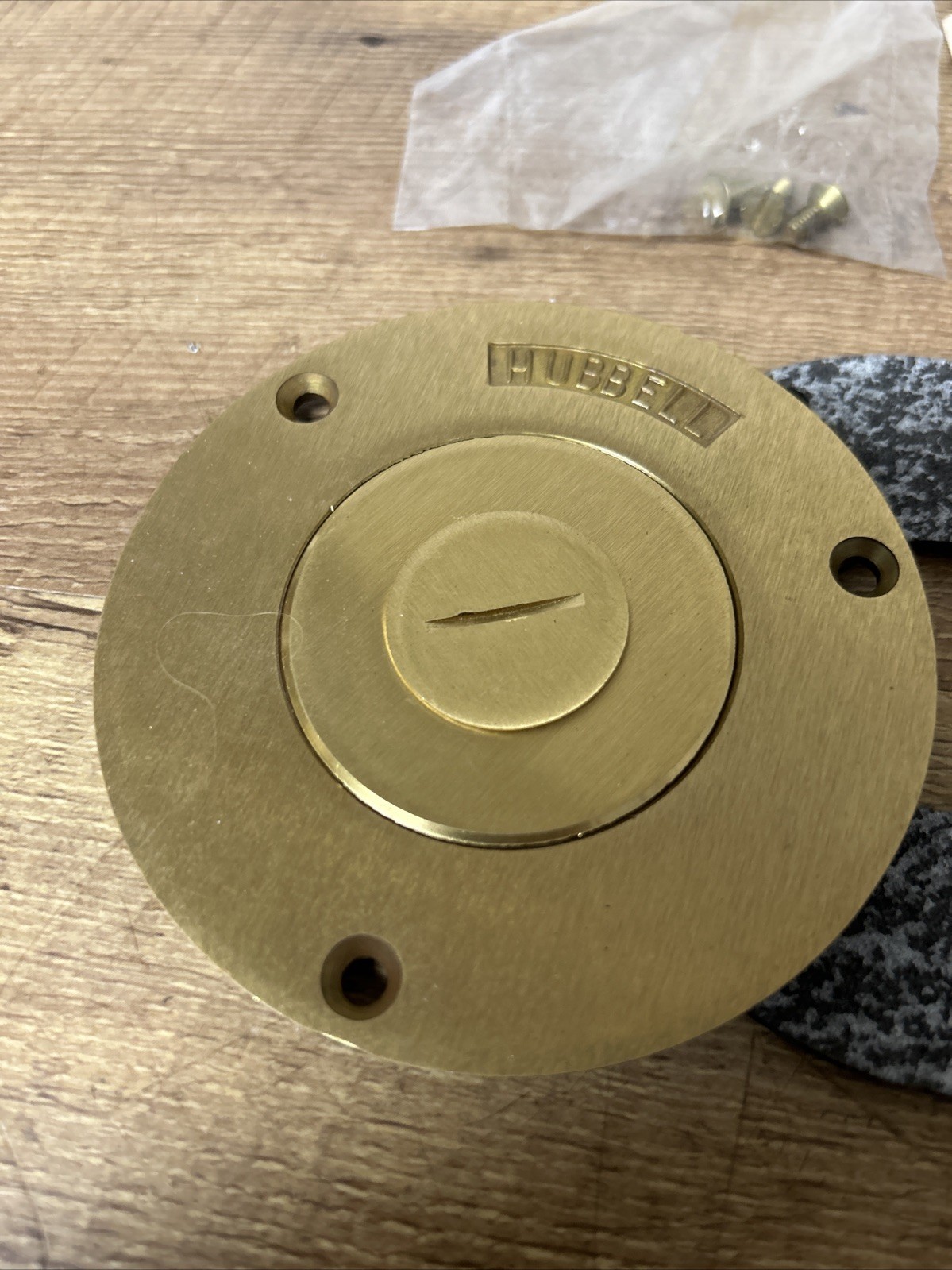 HUBBELL – S2525 ROUND FLOOR BOX COVER 2 1/8 x 3/4