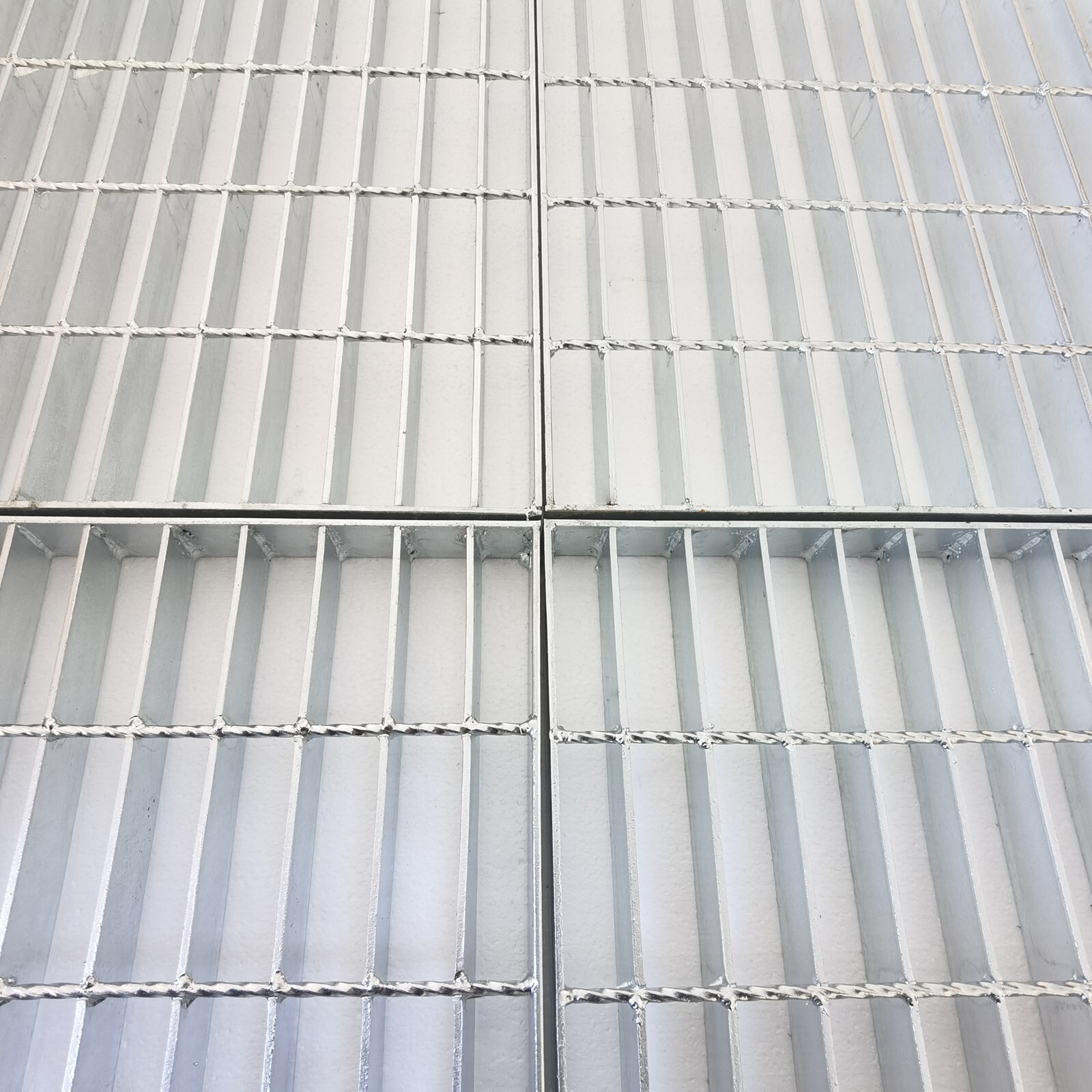 1 Piece 2.6ft*2.6ft Silver Gray Carbon Steel Grille Plate Load-Bearing 3 tons