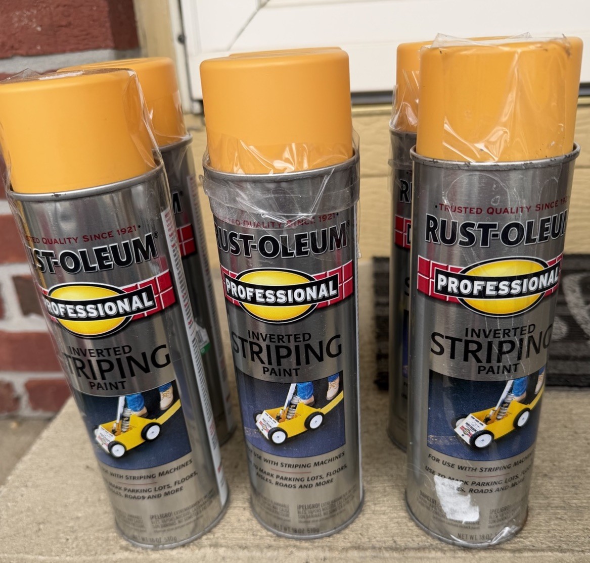 Rust-Oleum 2548838 Professional Yellow Inverted Striping Paint 18 oz.(Pack of 6)