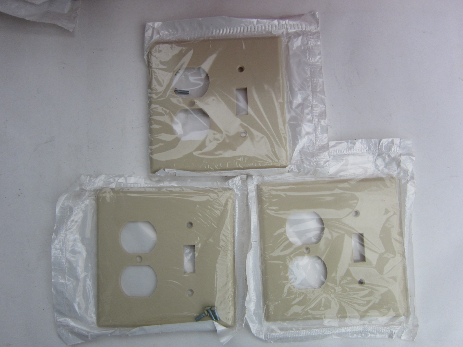 Leviton 80505-I 2-Gang Ivory 1-Duplex 1-Toggle Midway Wall Plate Lot of 3, New