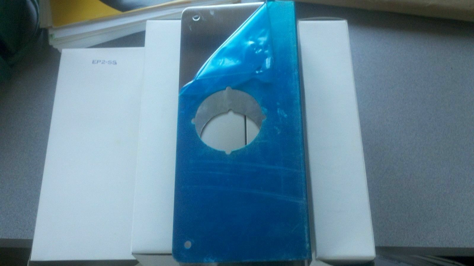 LOCKSMITH- 1 PC WRAP AROUND PLATE WITH REINFORCED BACKPLATE EP1-SS US32D MINT